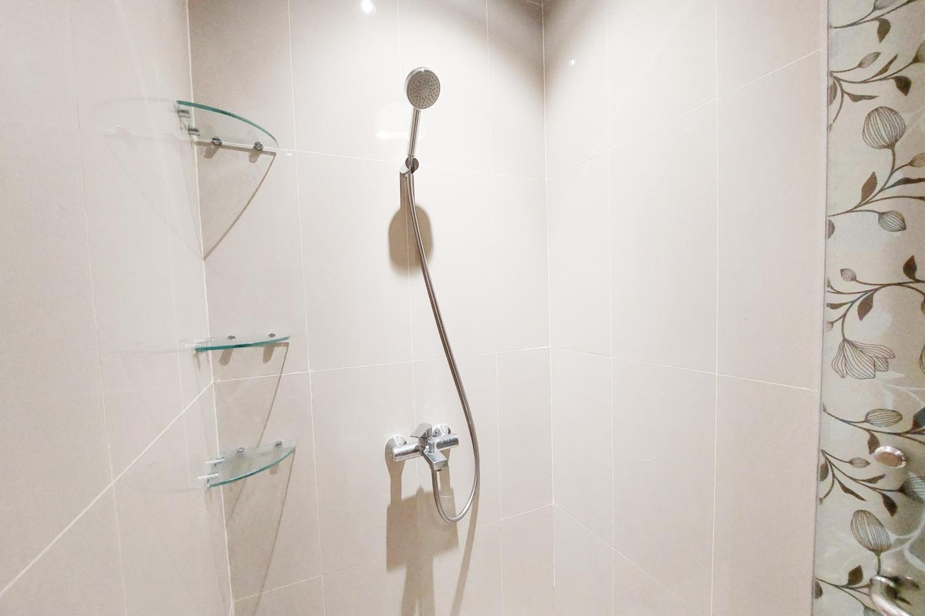 Brand New and Nice 2BR Apartment at The Reiz Condominium Medan By Travelio view 5