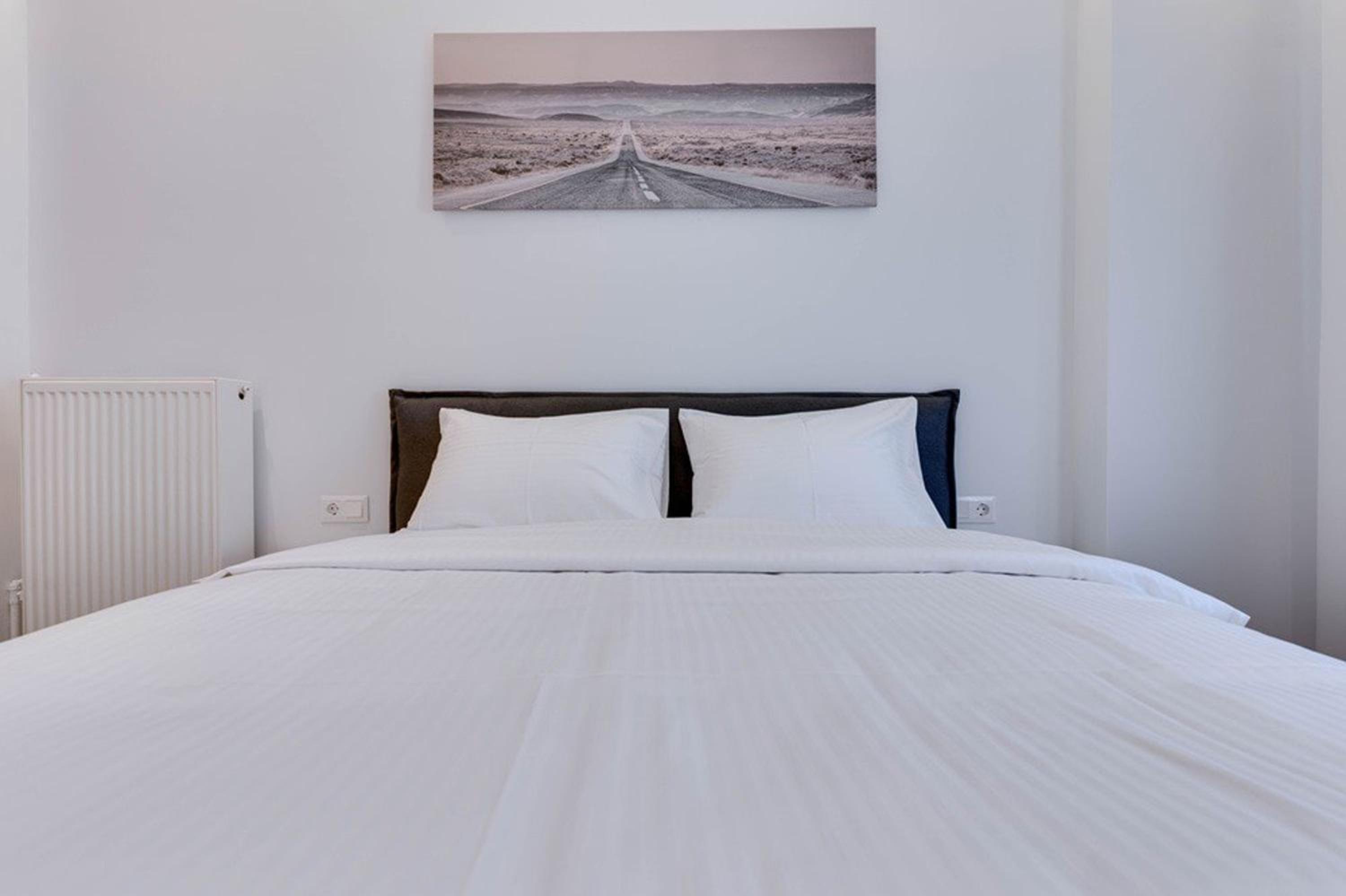 Elegant flat 5 walk to metro panormou
