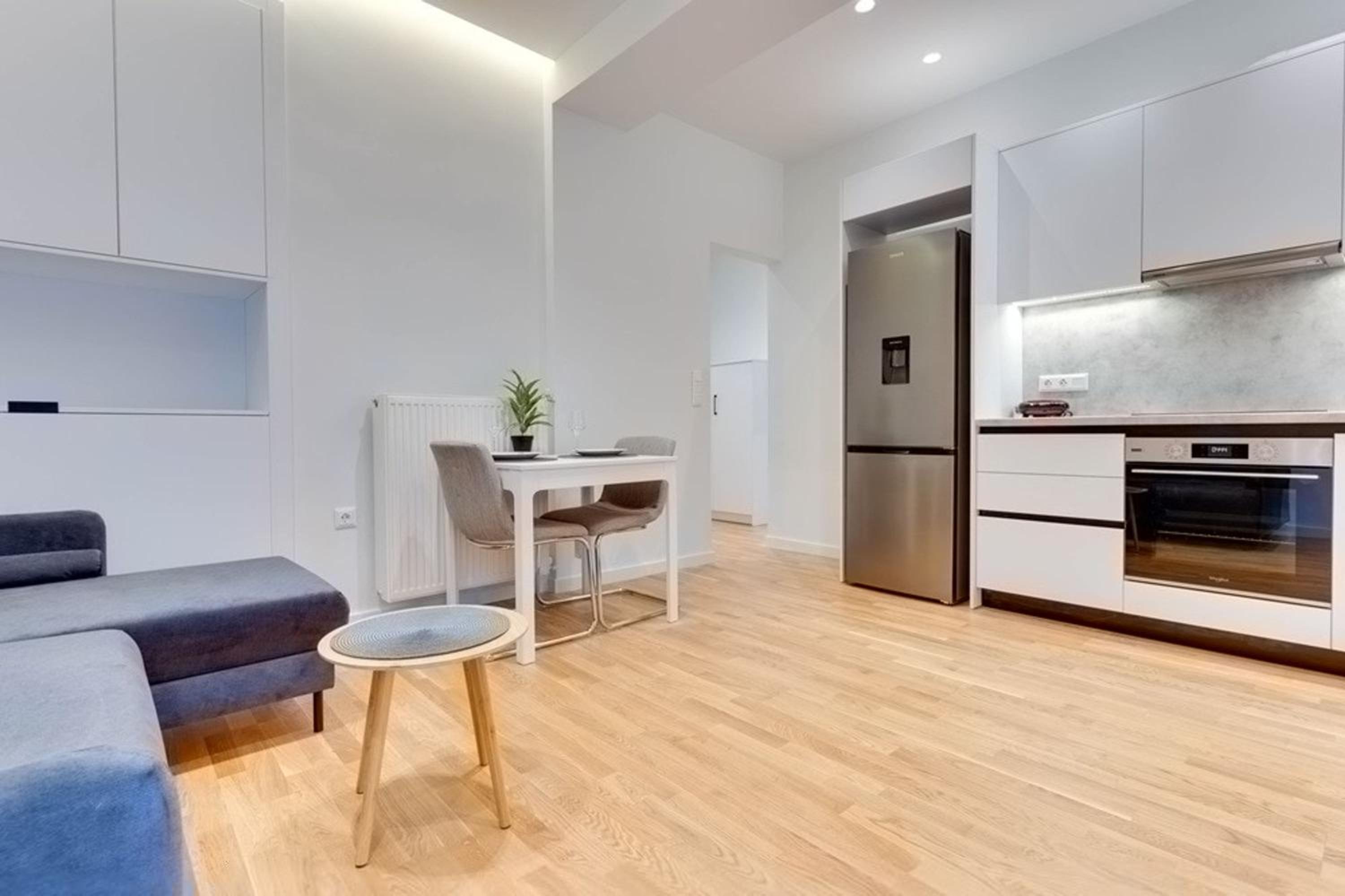 Elegant flat 5 walk to metro panormou