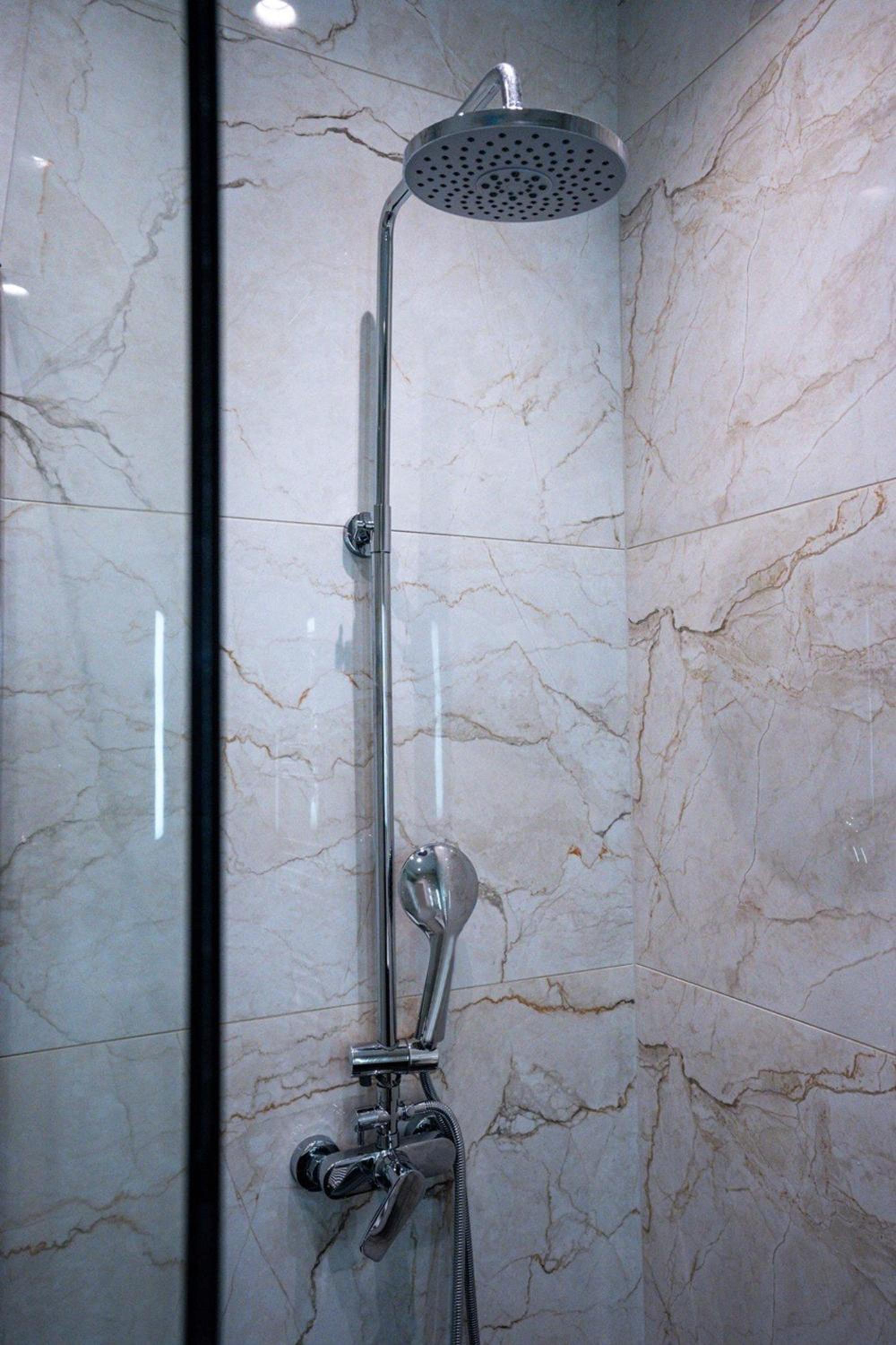 Elegant flat 5 walk to metro panormou