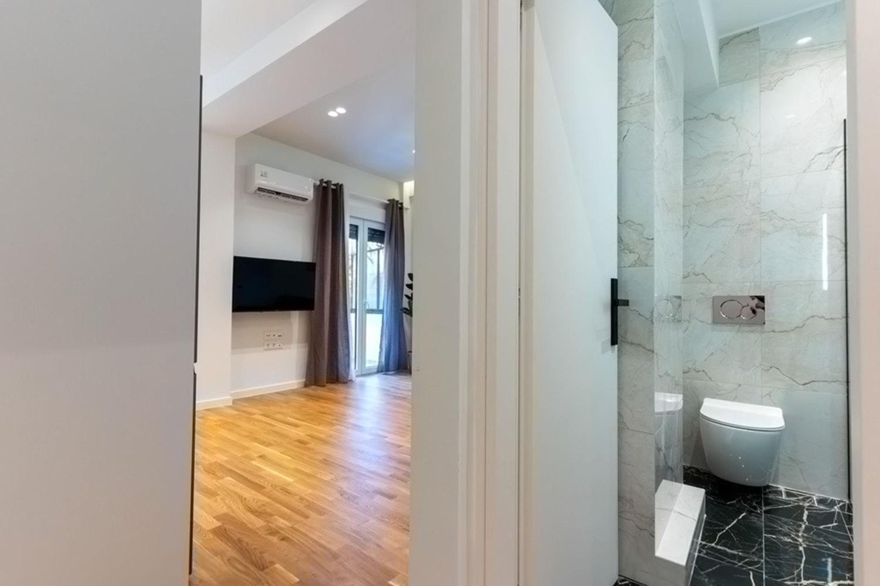Elegant flat 5 walk to metro panormou