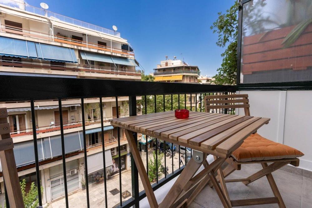 Elegant flat 5 walk to metro panormou