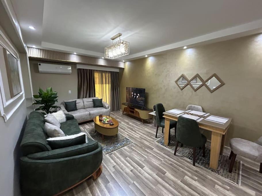 Skyline luxury hotel apartments 5 mins from Cairo Airport