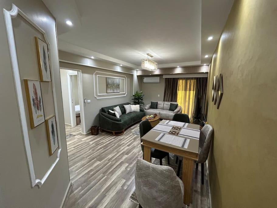 Skyline luxury hotel apartments 5 mins from Cairo Airport