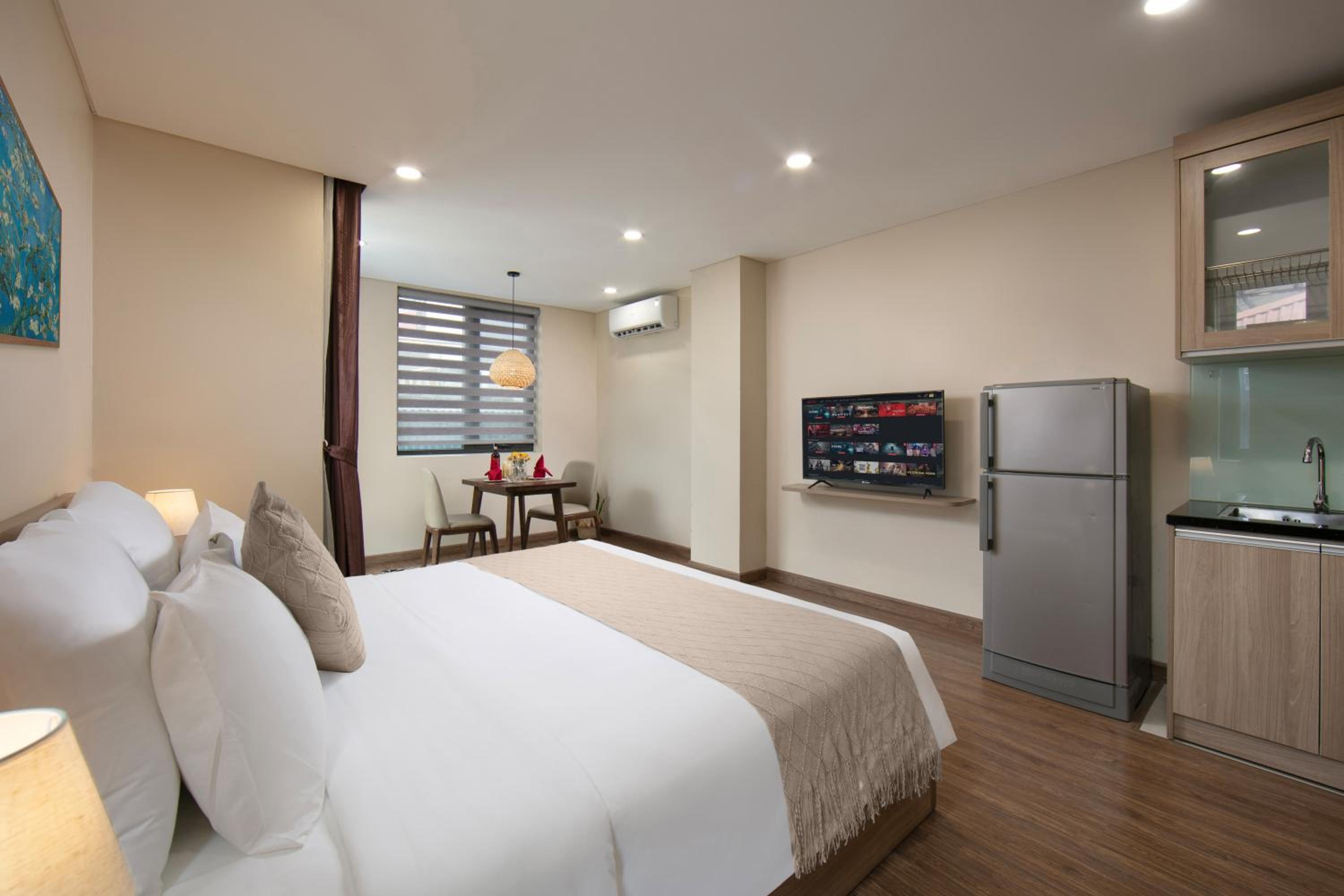 HB Serviced Apartment - Lạc Long Quân