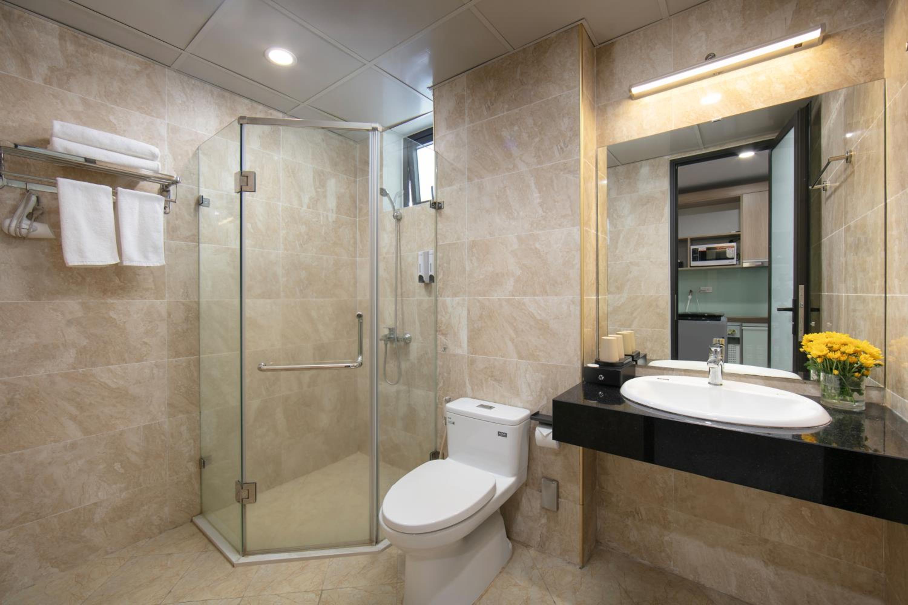 HB Serviced Apartment - Lạc Long Quân