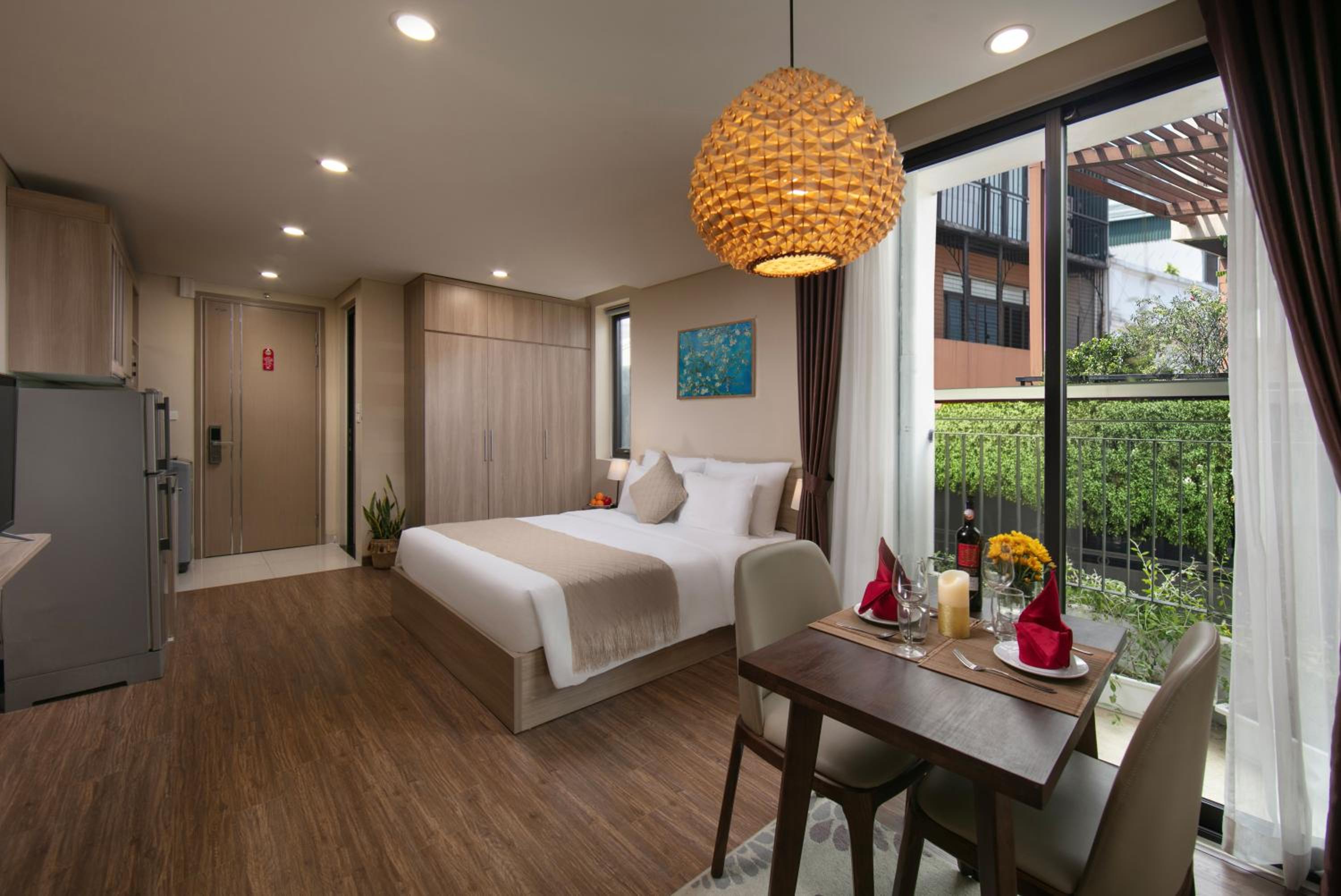 HB Serviced Apartment - Lạc Long Quân