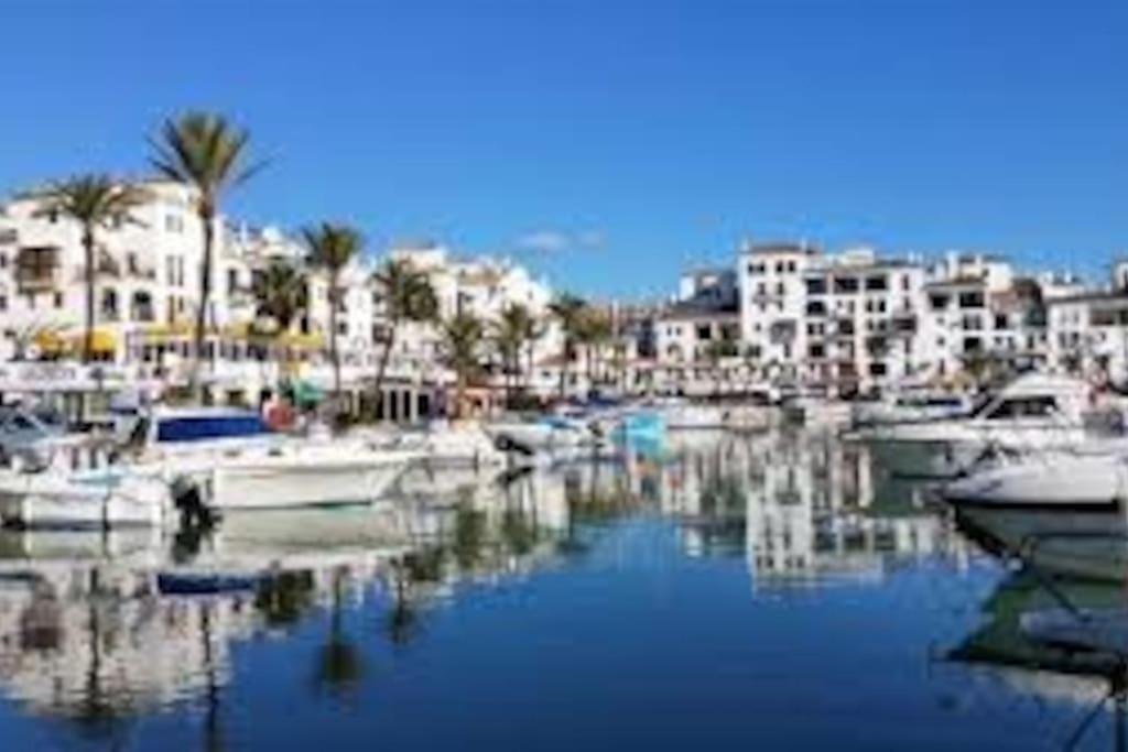 Monte Duquesa Plaza Palmeras close to Port and Beach