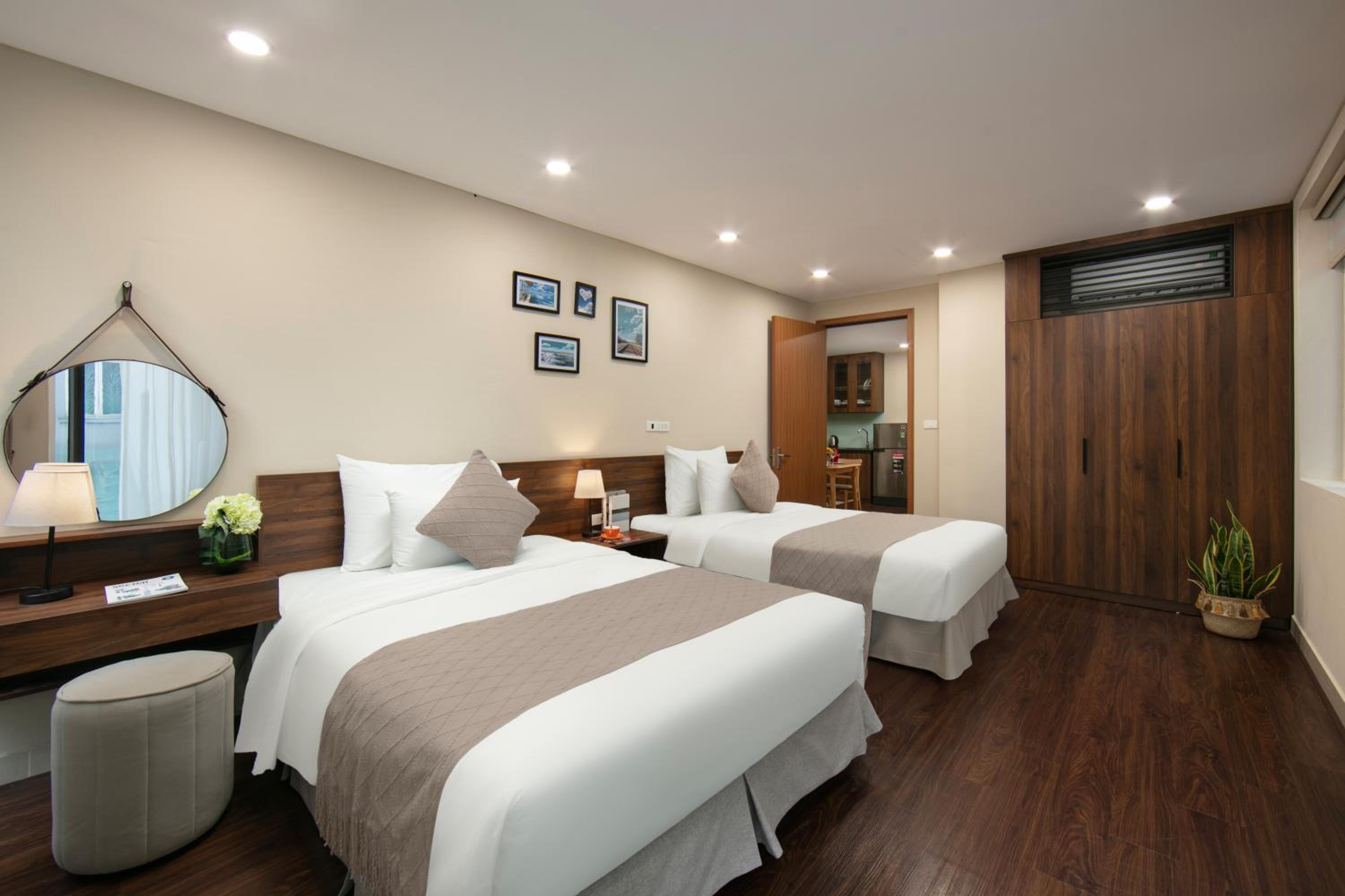 HB Serviced Apartment - Lạc Long Quân
