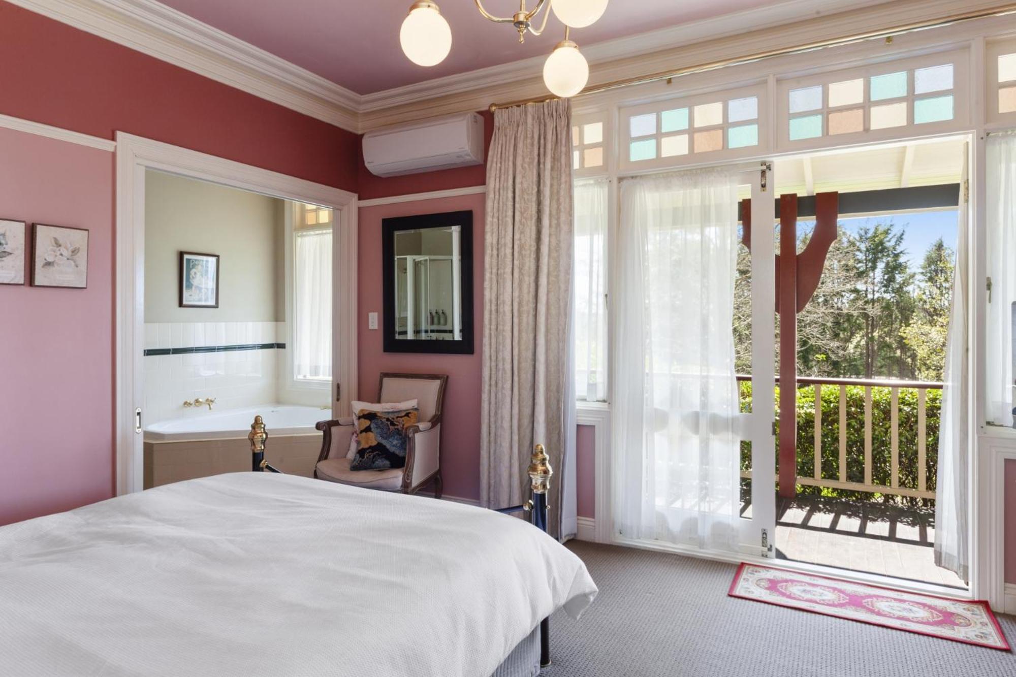 Bethany Manor Bed & Breakfast