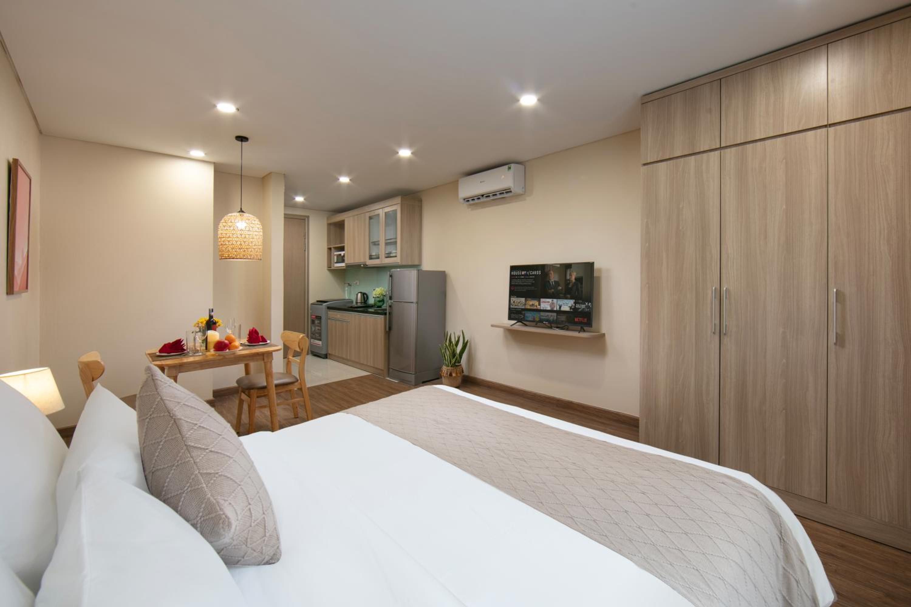HB Serviced Apartment - Lạc Long Quân