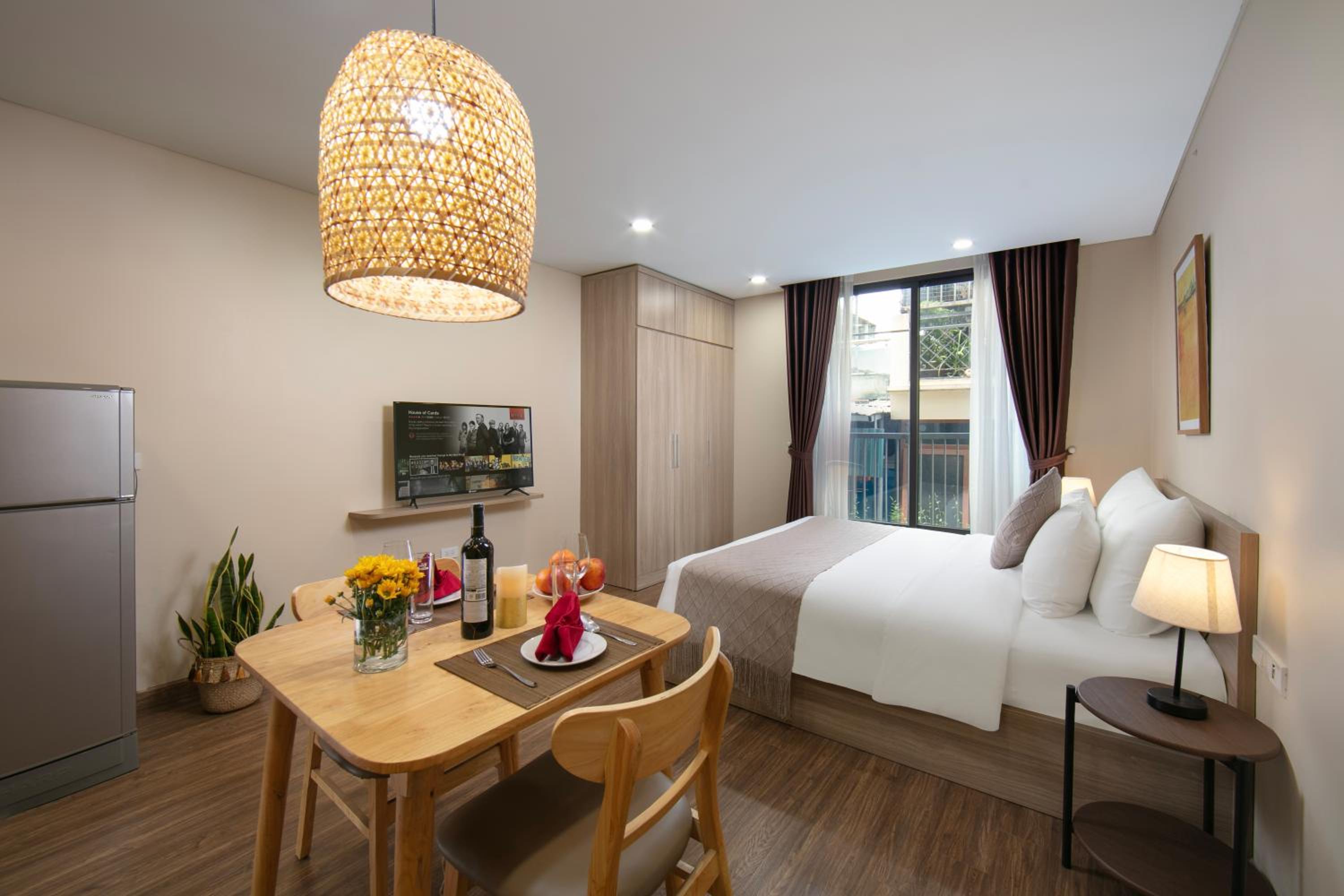 HB Serviced Apartment - Lạc Long Quân