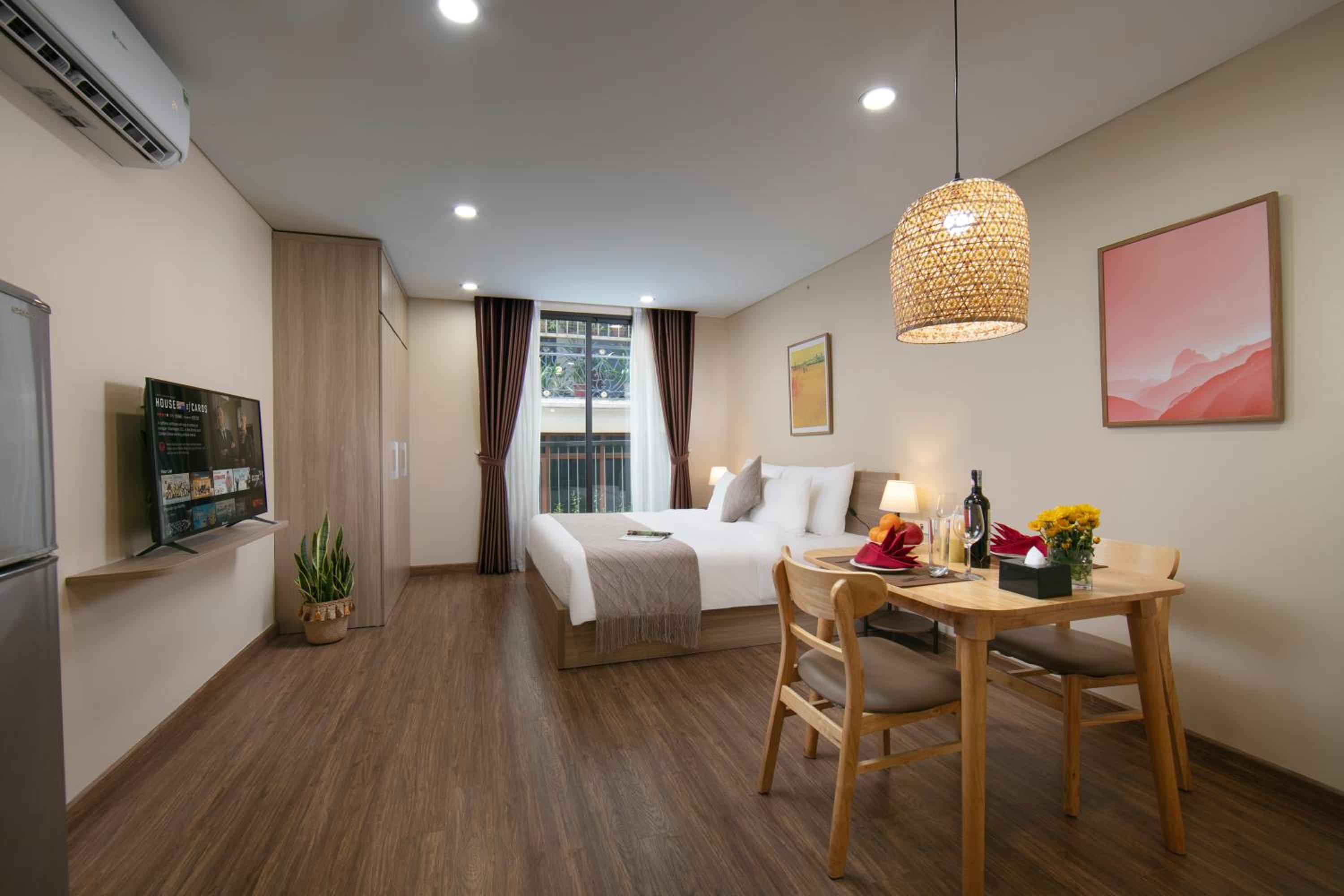 HB Serviced Apartment - Lạc Long Quân