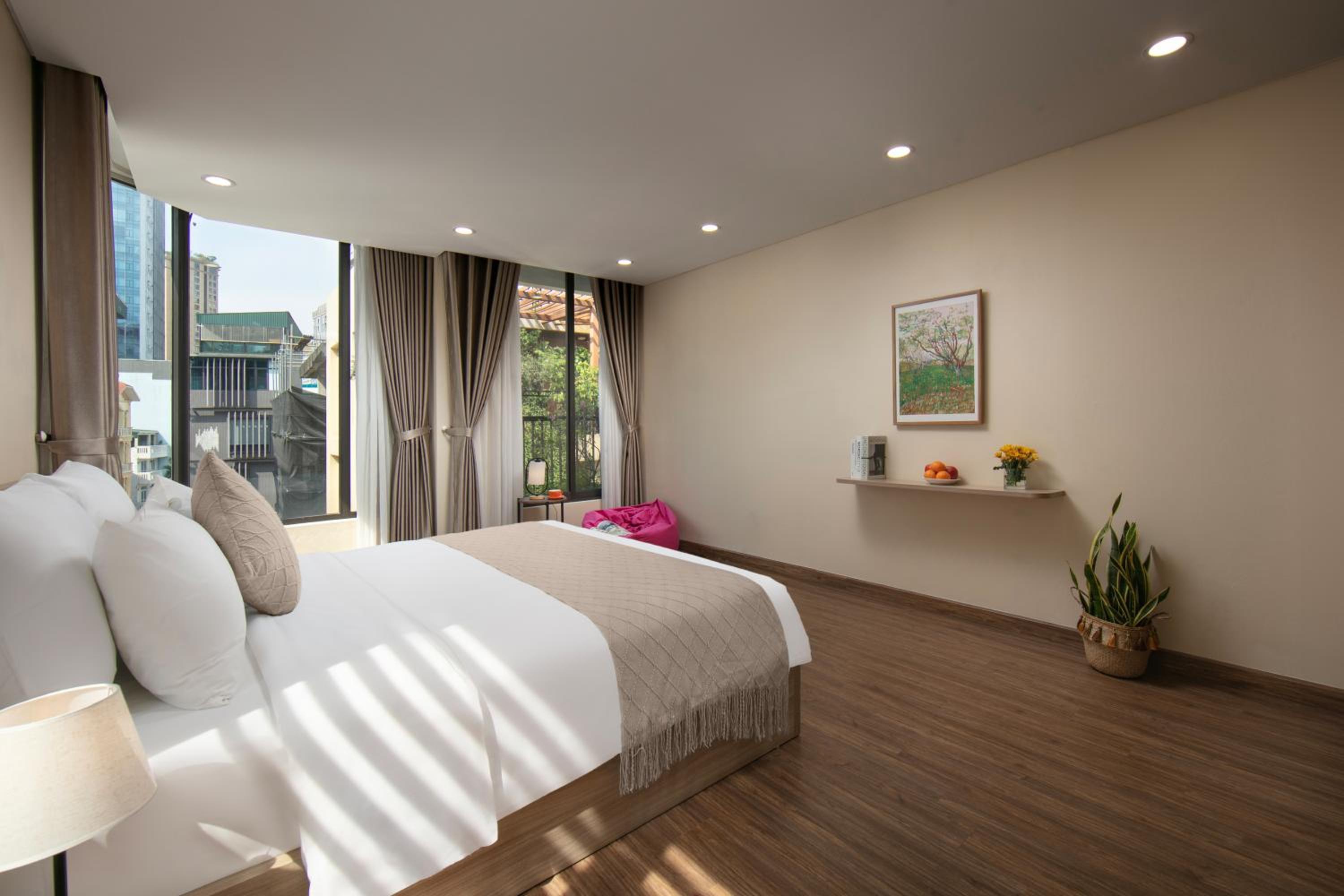 HB Serviced Apartment - Lạc Long Quân