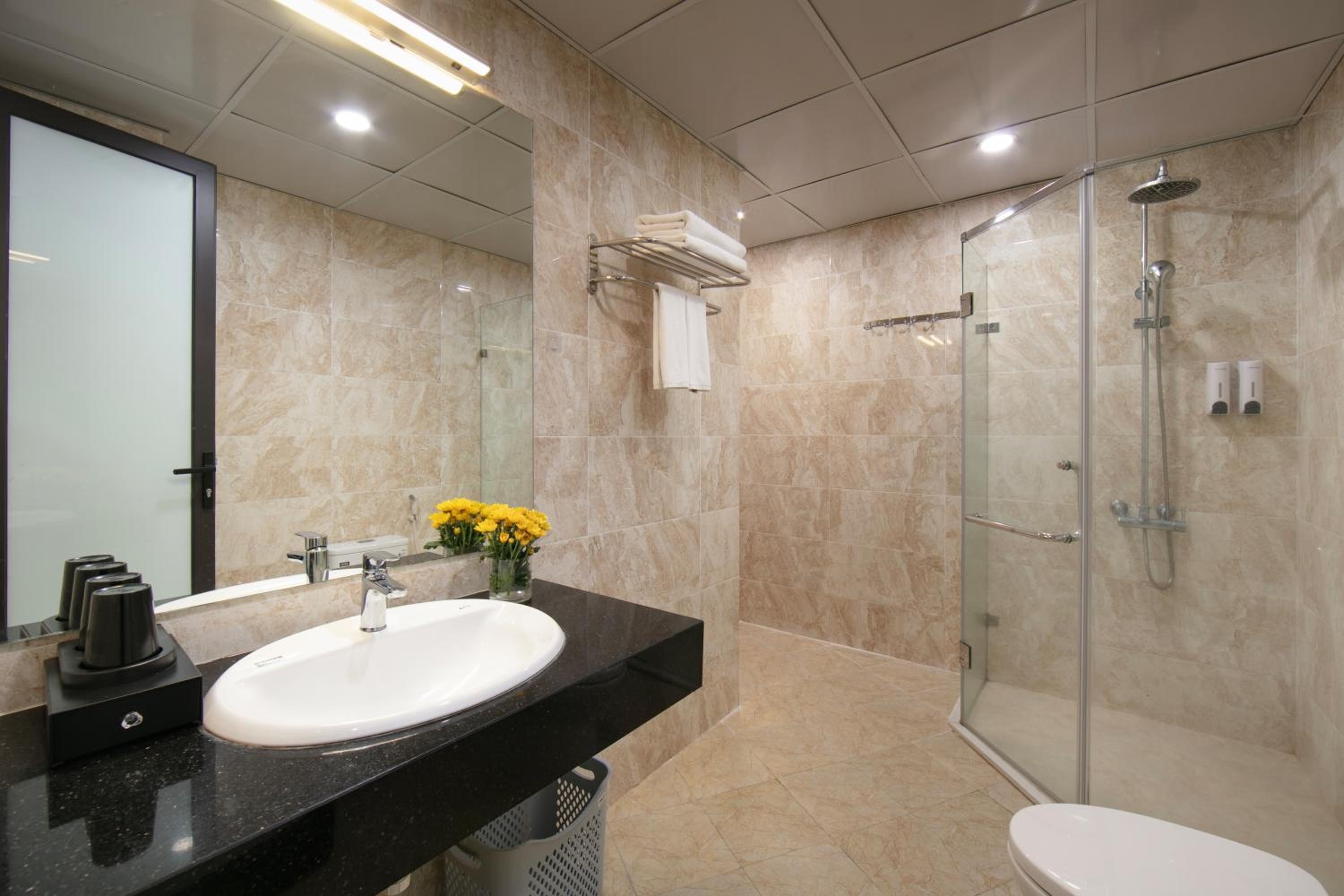 HB Serviced Apartment - Lạc Long Quân