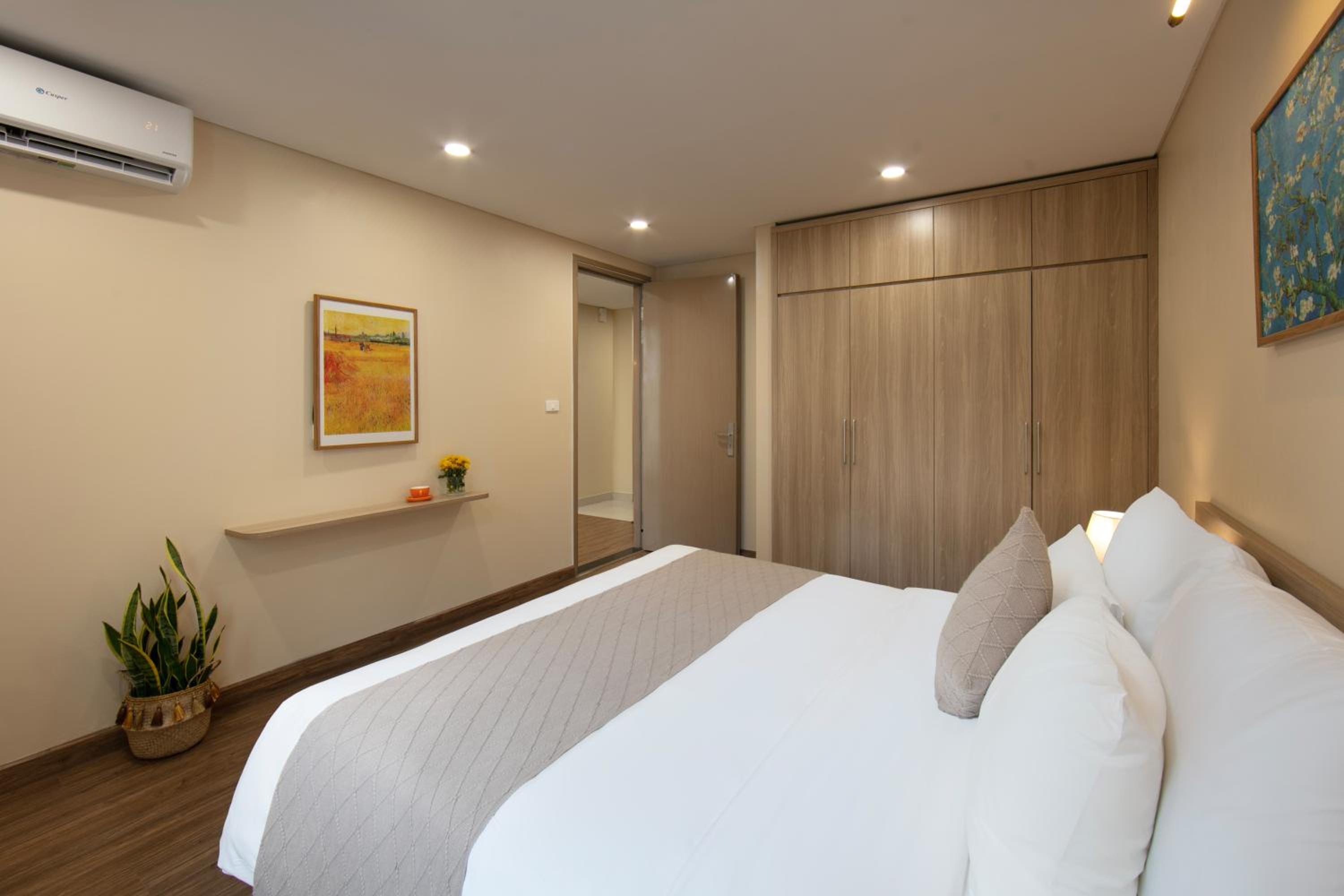 HB Serviced Apartment - Lạc Long Quân