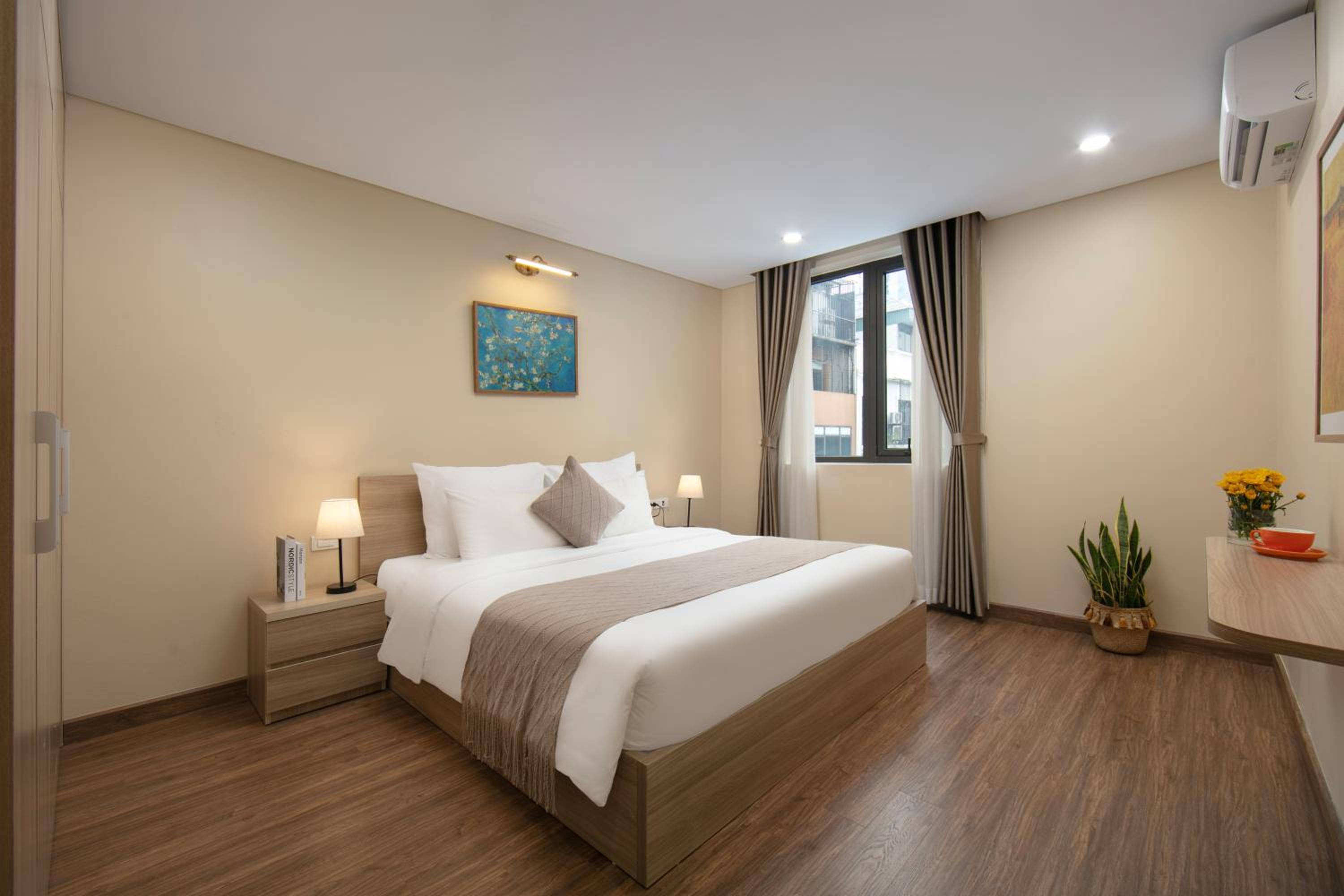 HB Serviced Apartment - Lạc Long Quân