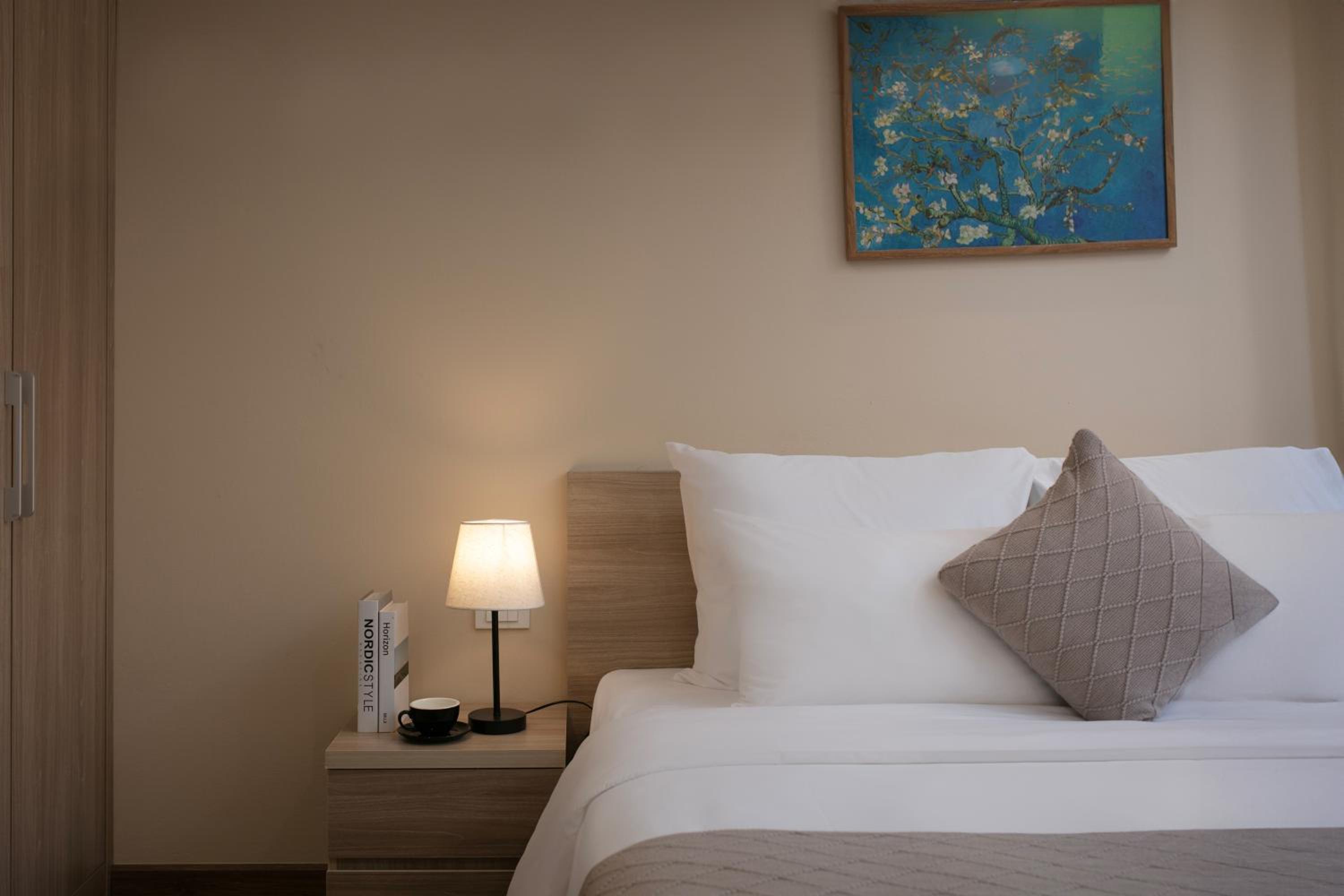 HB Serviced Apartment - Lạc Long Quân