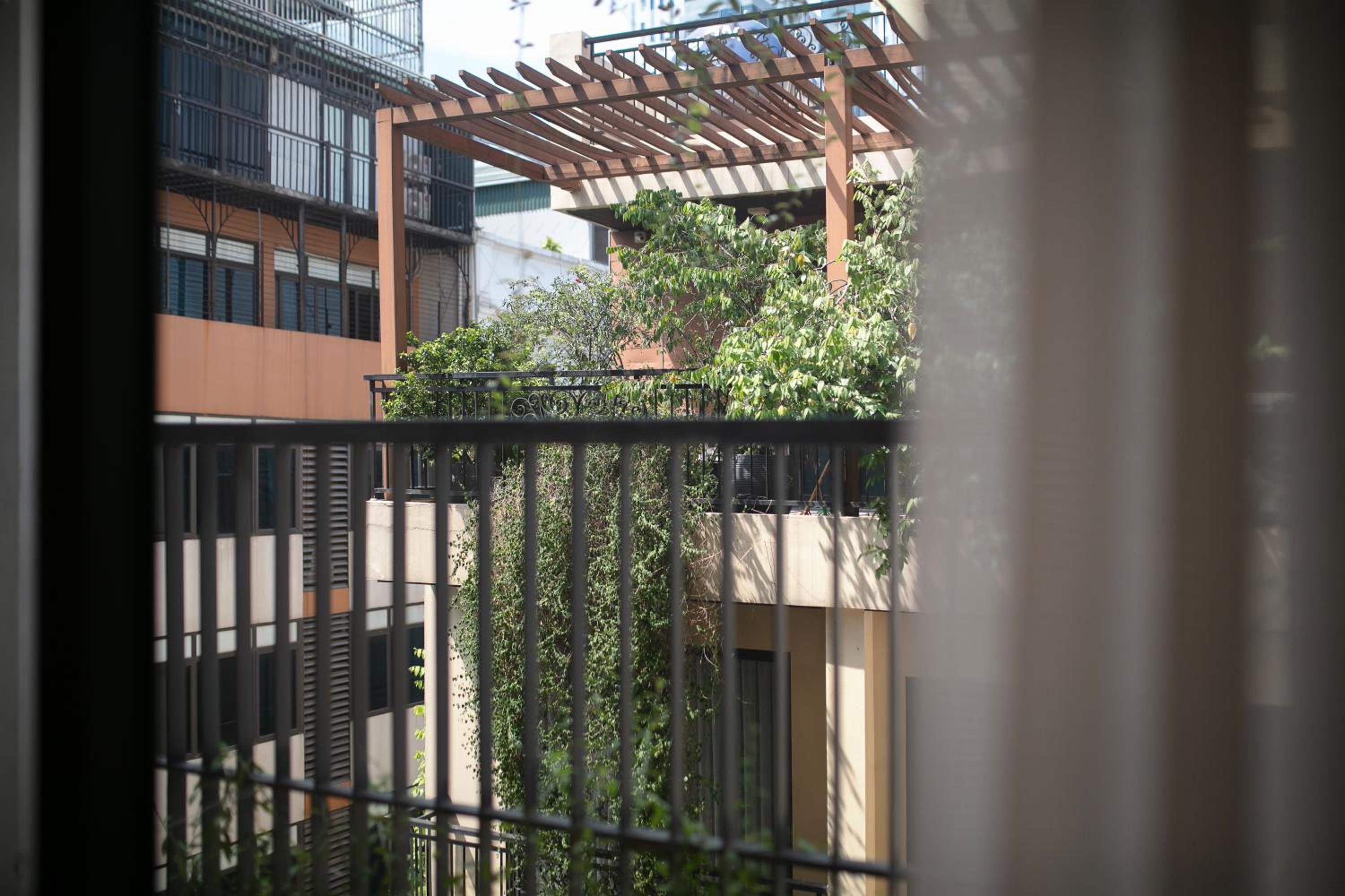 HB Serviced Apartment - Lạc Long Quân