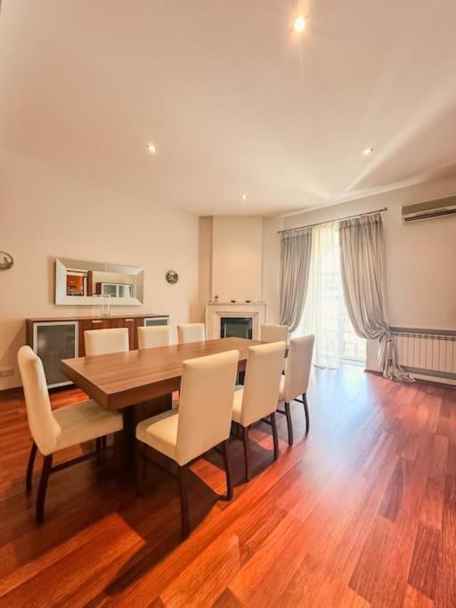 Central luxuries spacious appartment