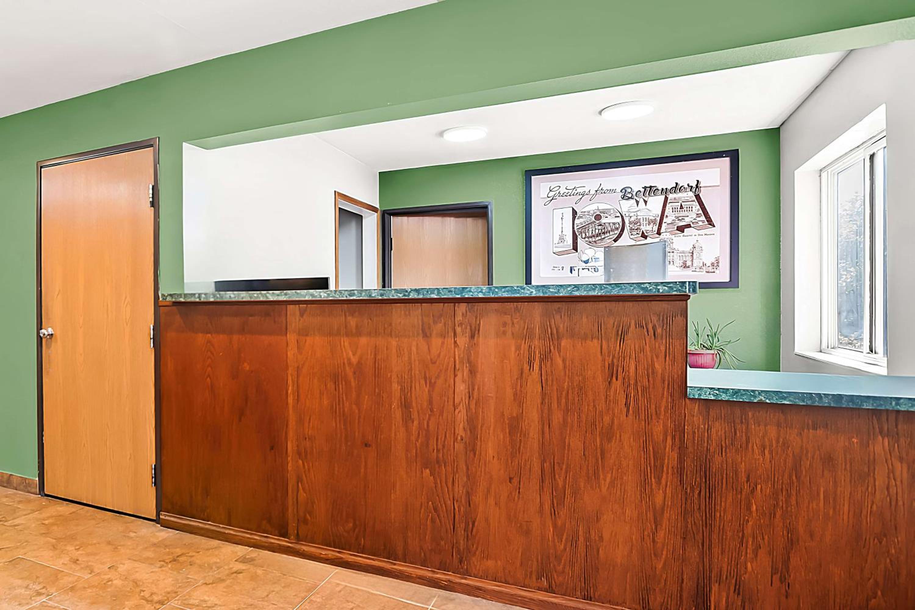 SureStay Plus Hotel by Best Western Bettendorf view 2