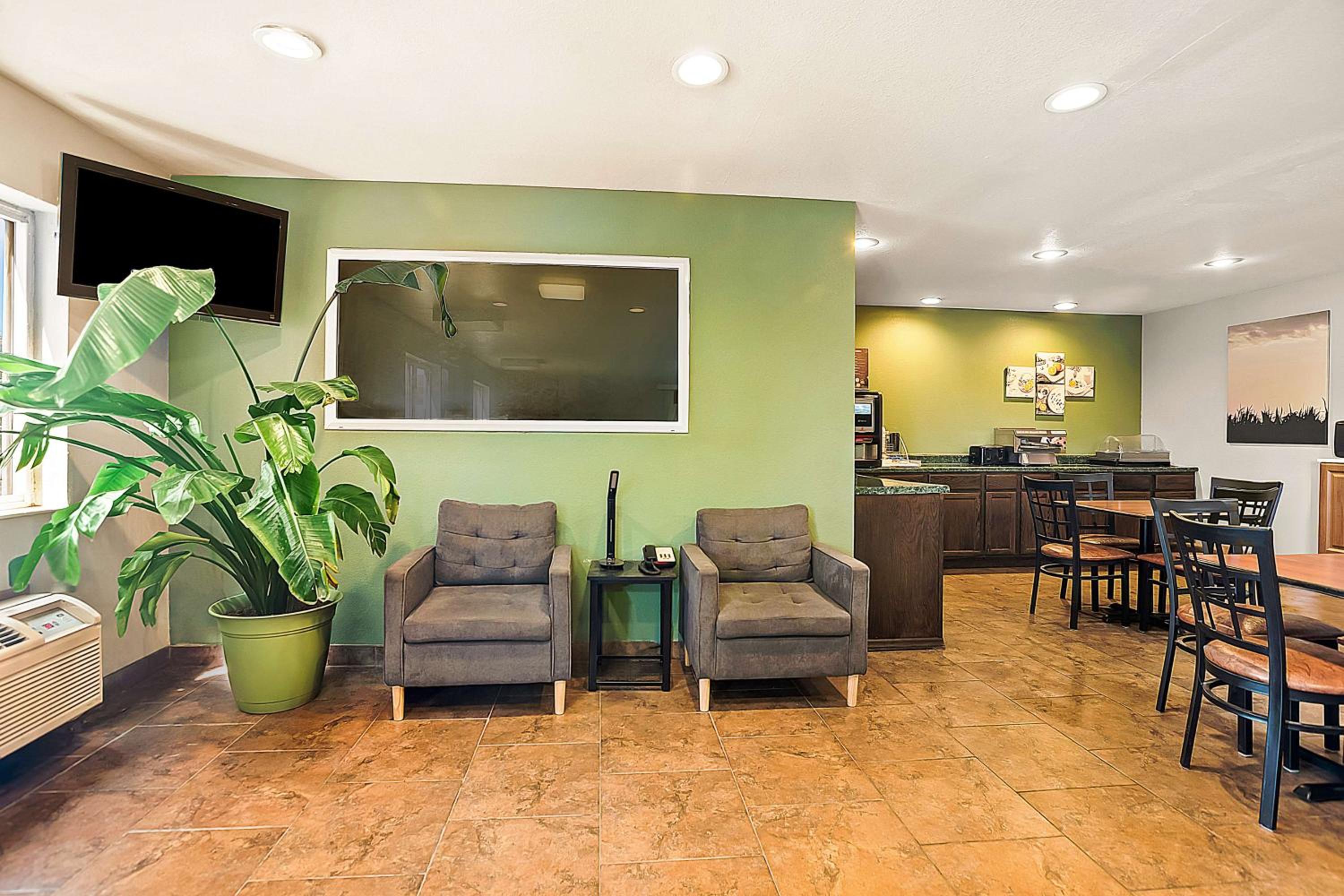 SureStay Plus Hotel by Best Western Bettendorf view 3