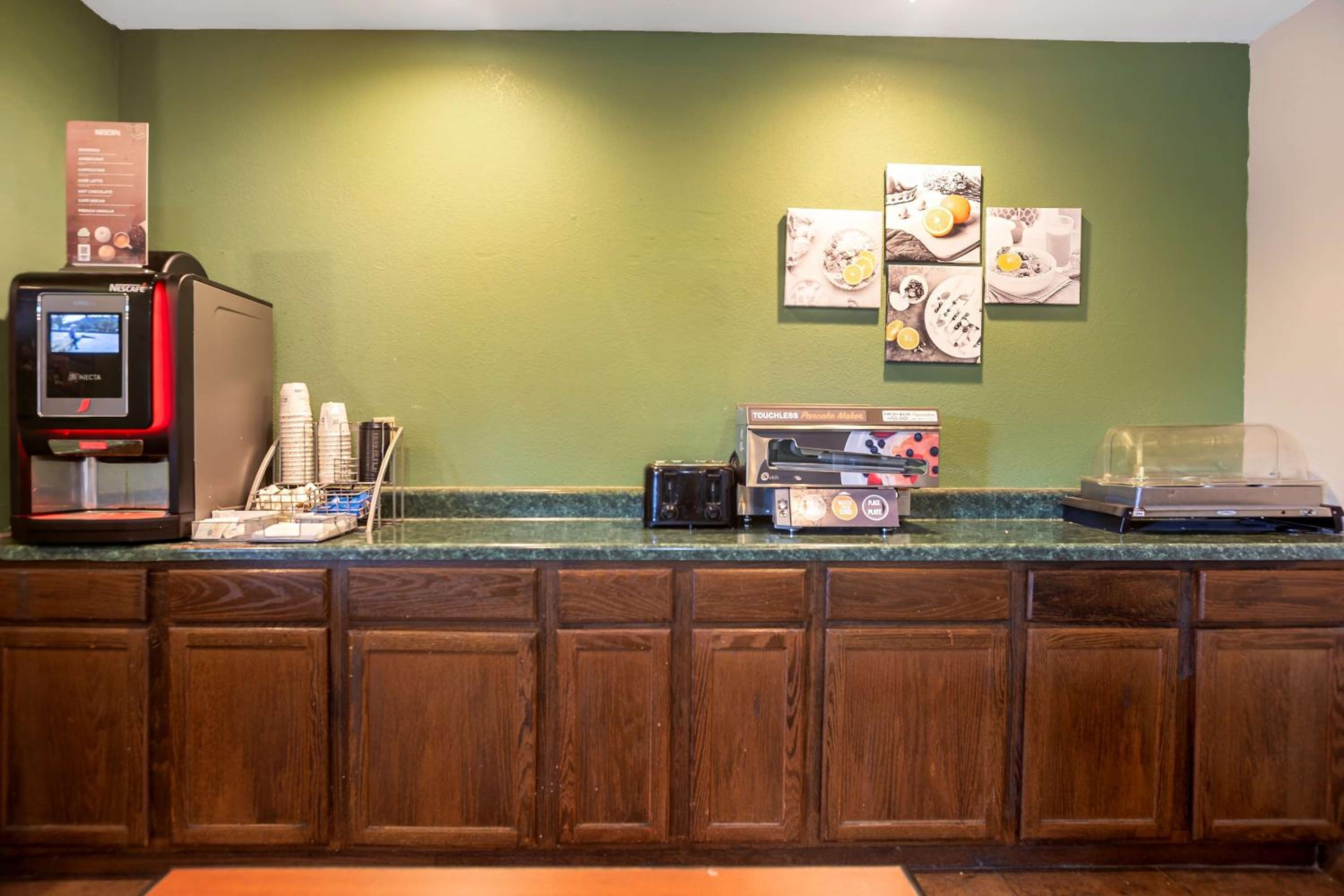 SureStay Plus Hotel by Best Western Bettendorf view 4