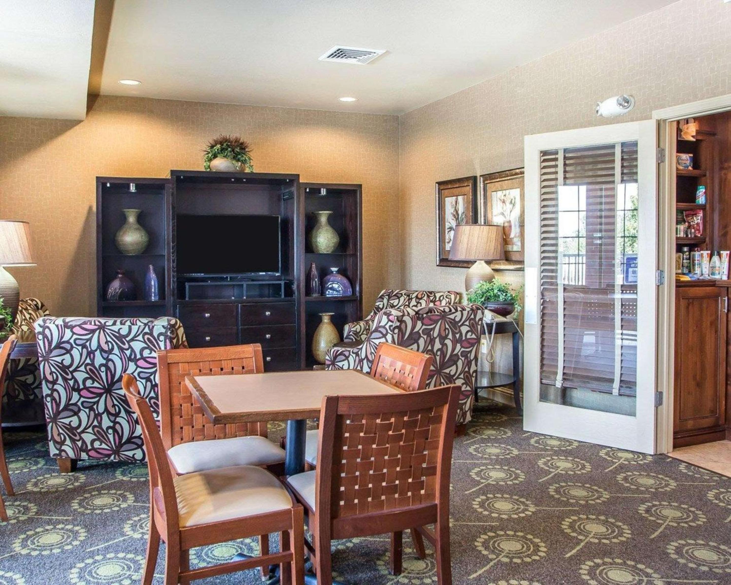 MainStay Suites St Robert - Fort Leonard Wood view 5