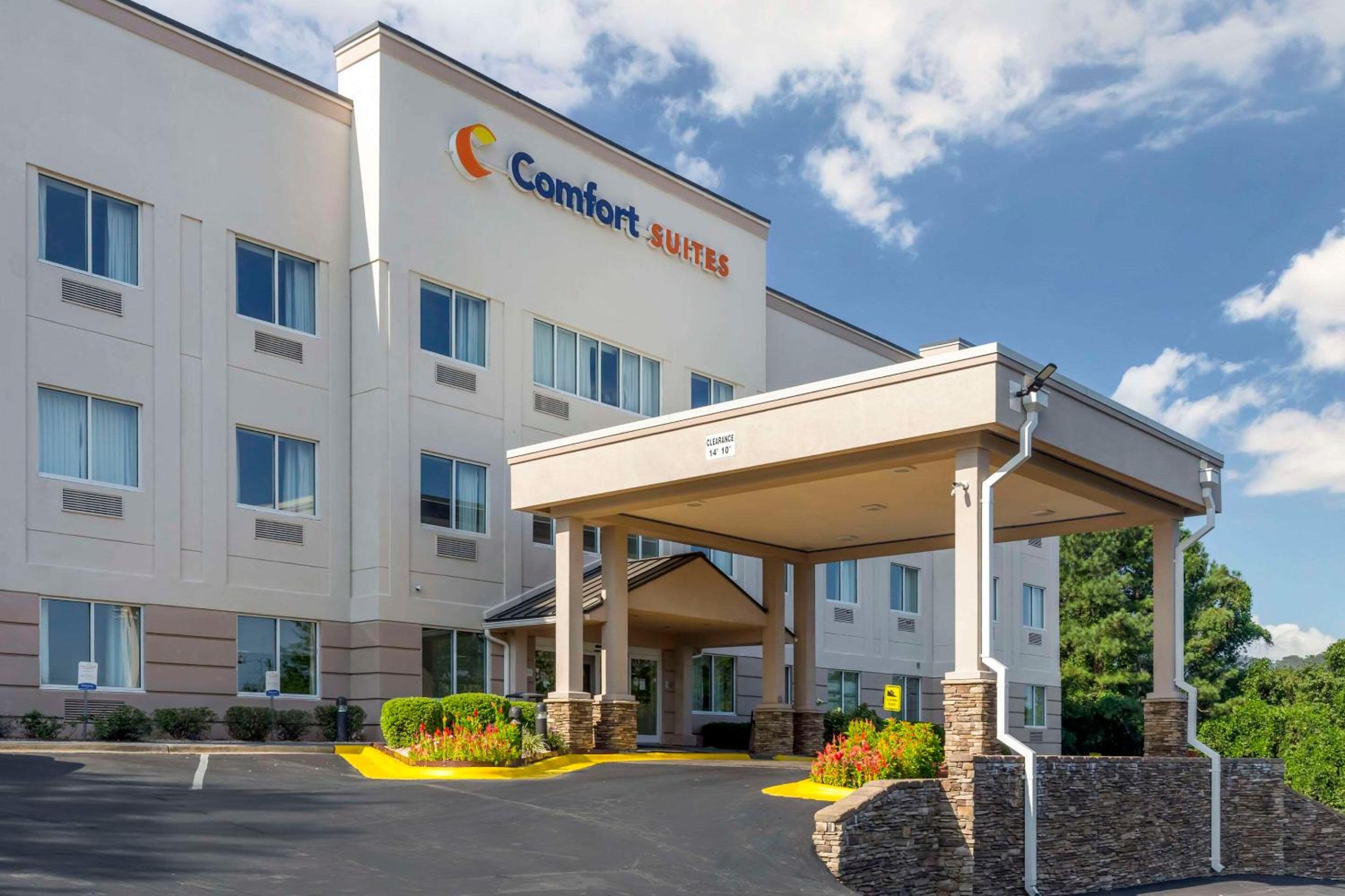 Hotel Comfort Suites Raleigh Walnut Creek - Image 1