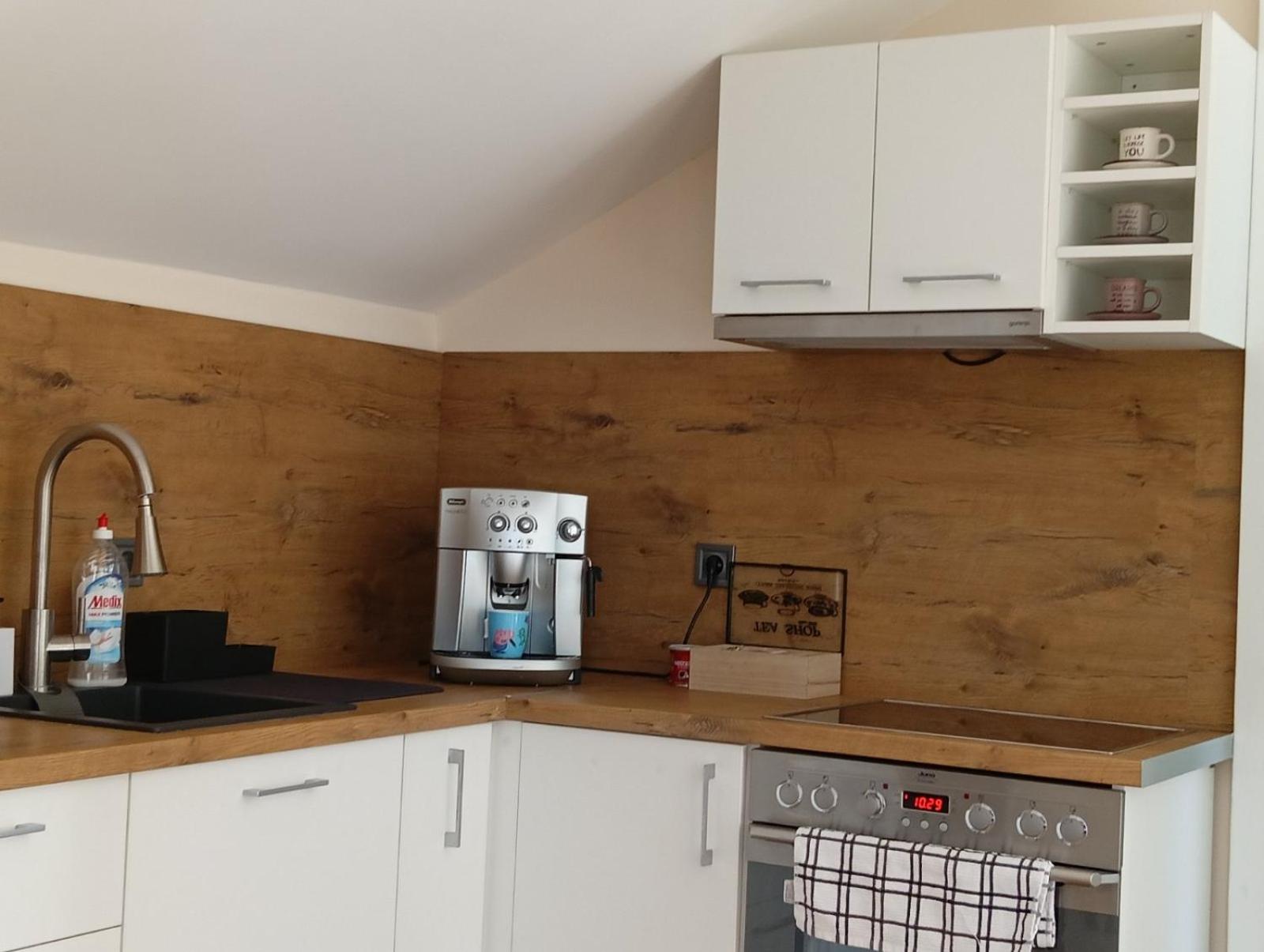 Artistic Loft Panoramic View Top Center