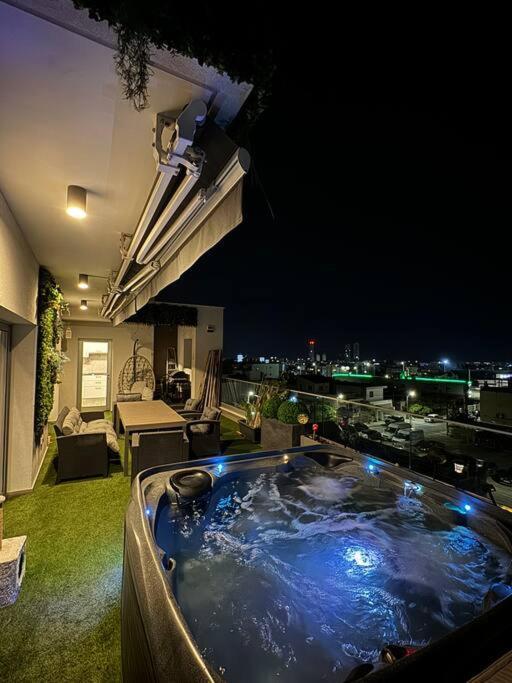 3 Br Penthouse Jacuzzi Seaview