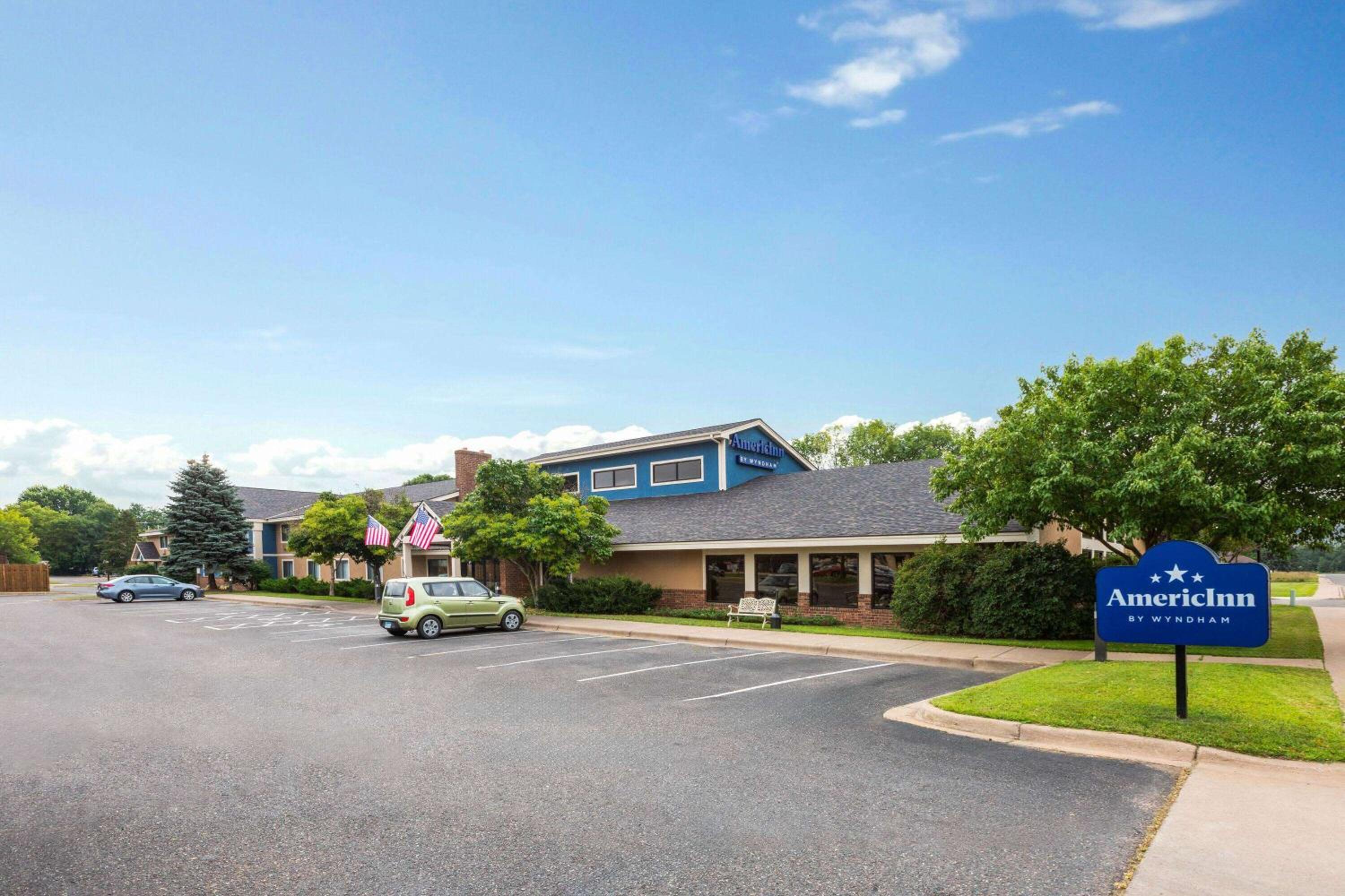 AmericInn by Wyndham North Branch