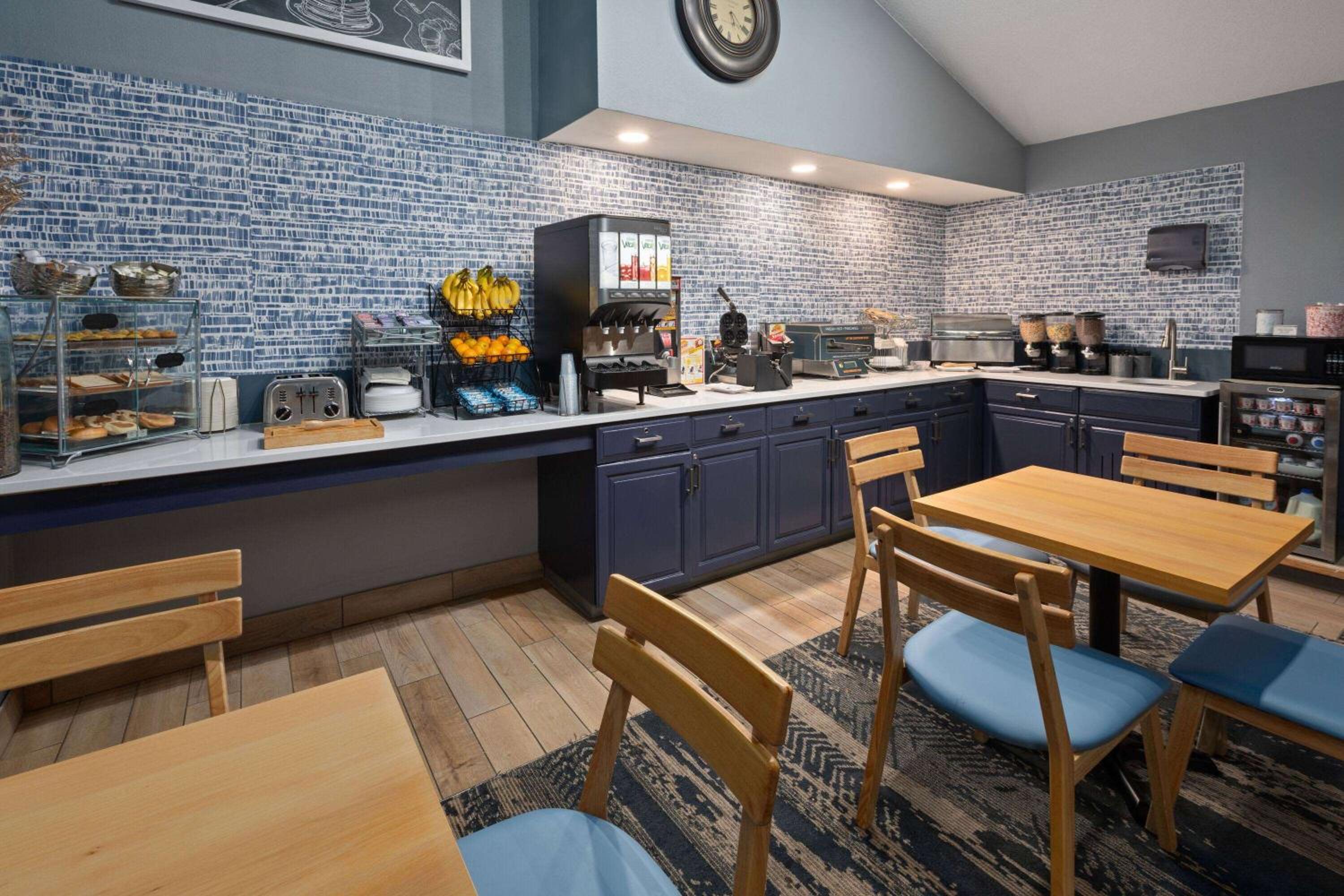 AmericInn by Wyndham North Branch