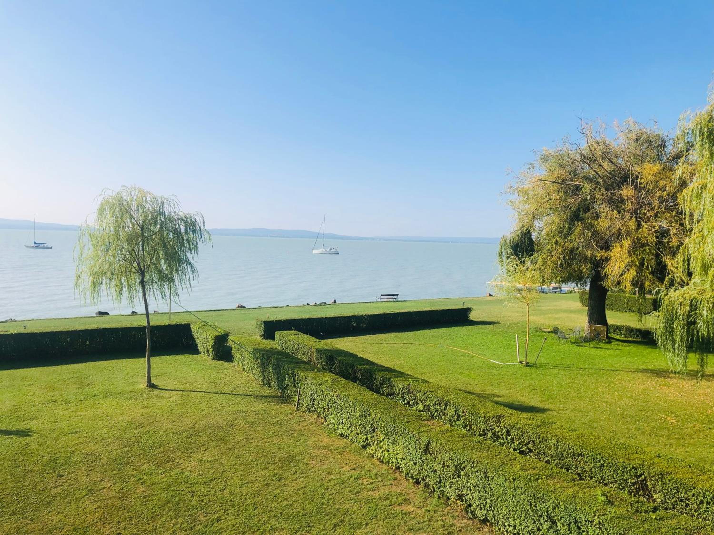 Balatonparti Villa