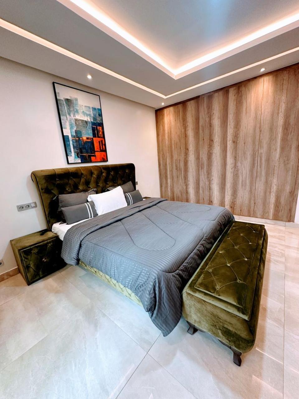 Appartement meublé F4 grand standing aux mamelles view 2