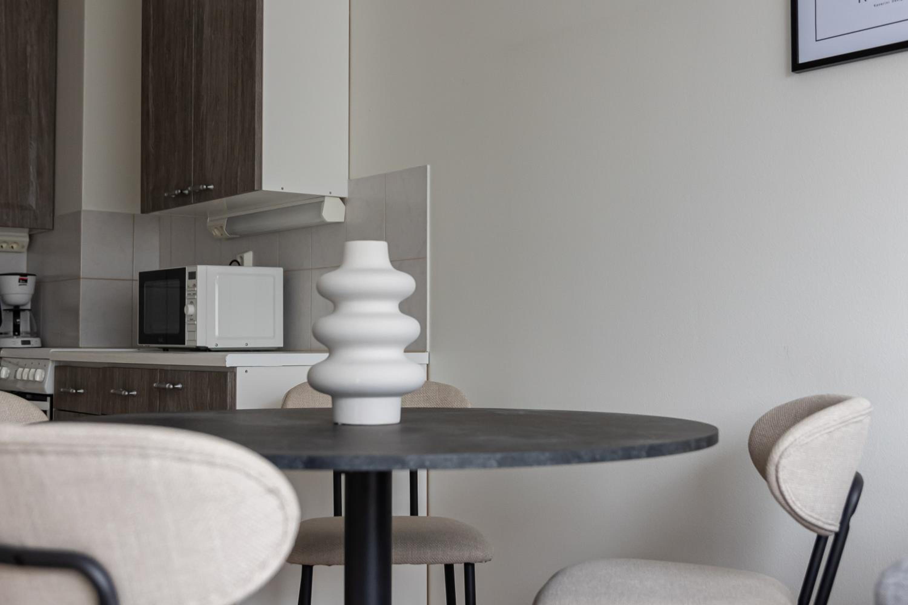 Aurora Central Suite IV By BookLapland