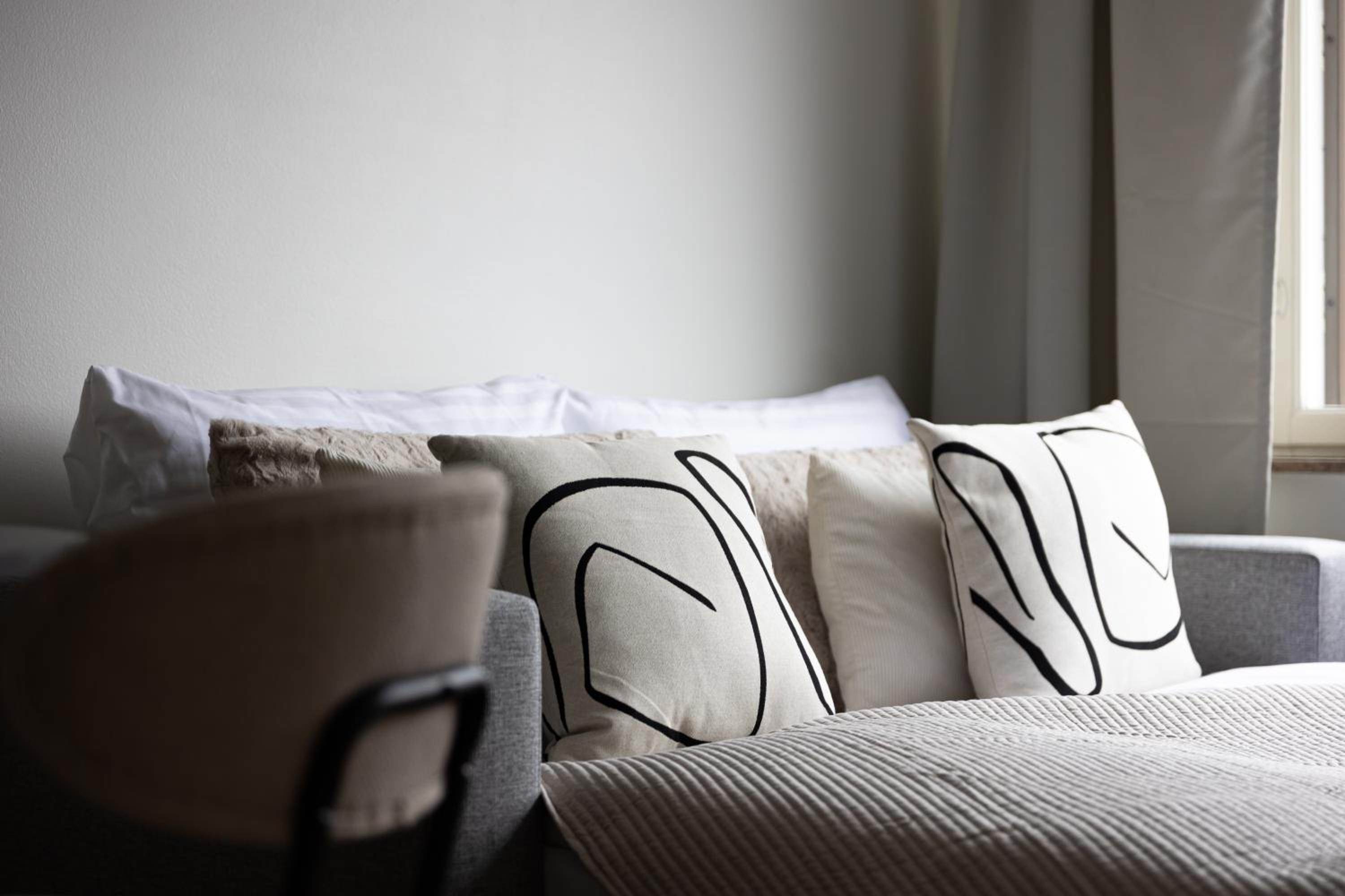 Aurora Central Suite IV By BookLapland