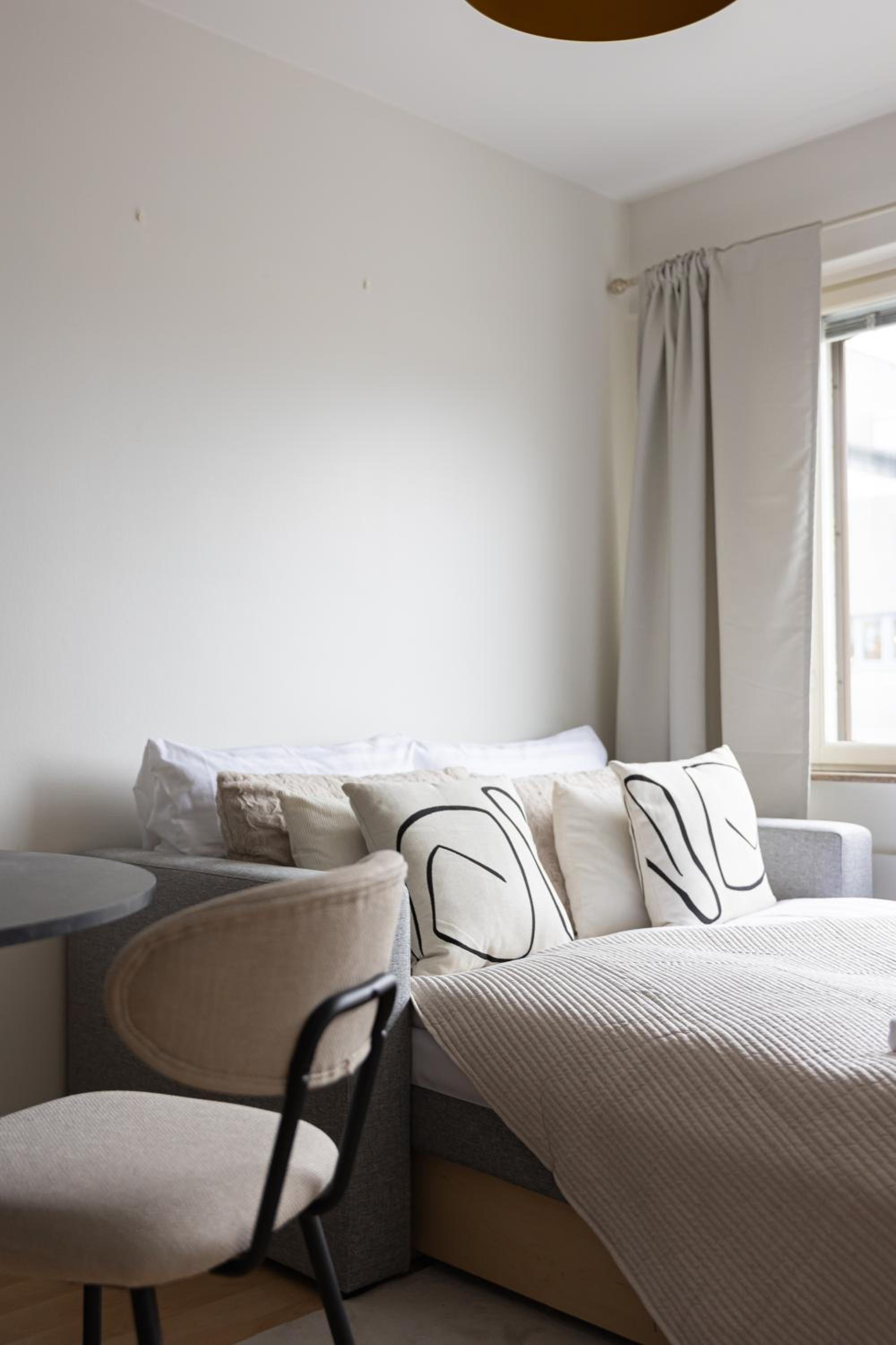 Aurora Central Suite IV By BookLapland