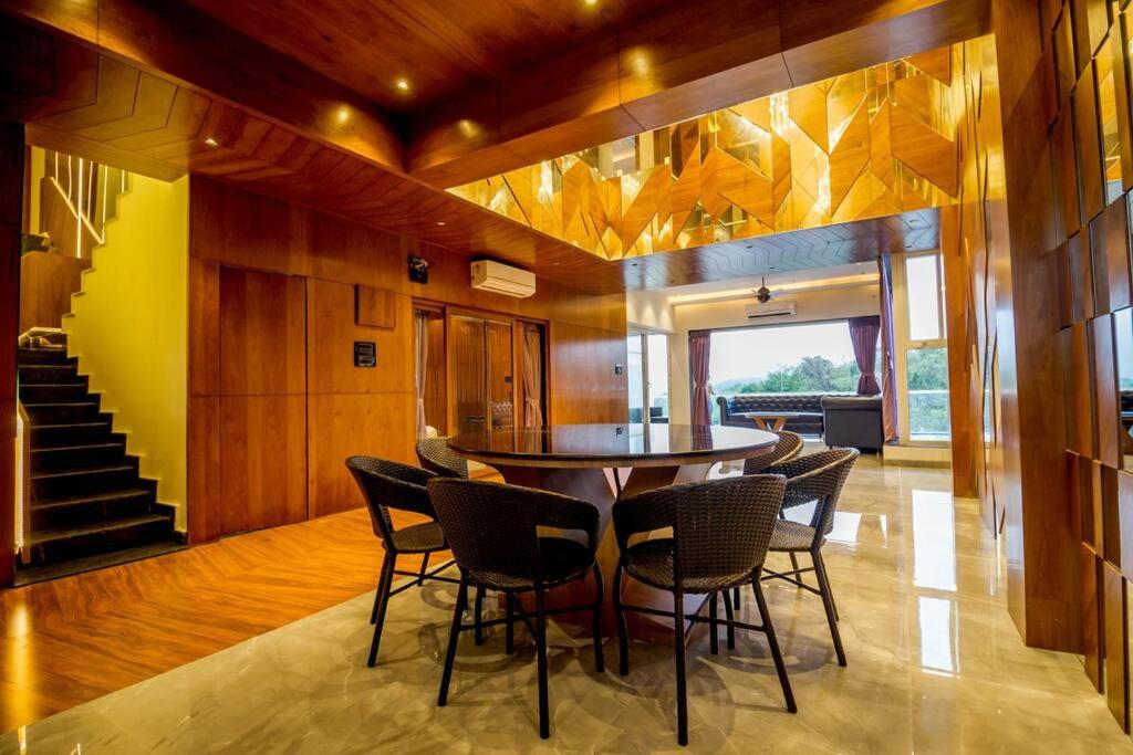 Celebrity Villa