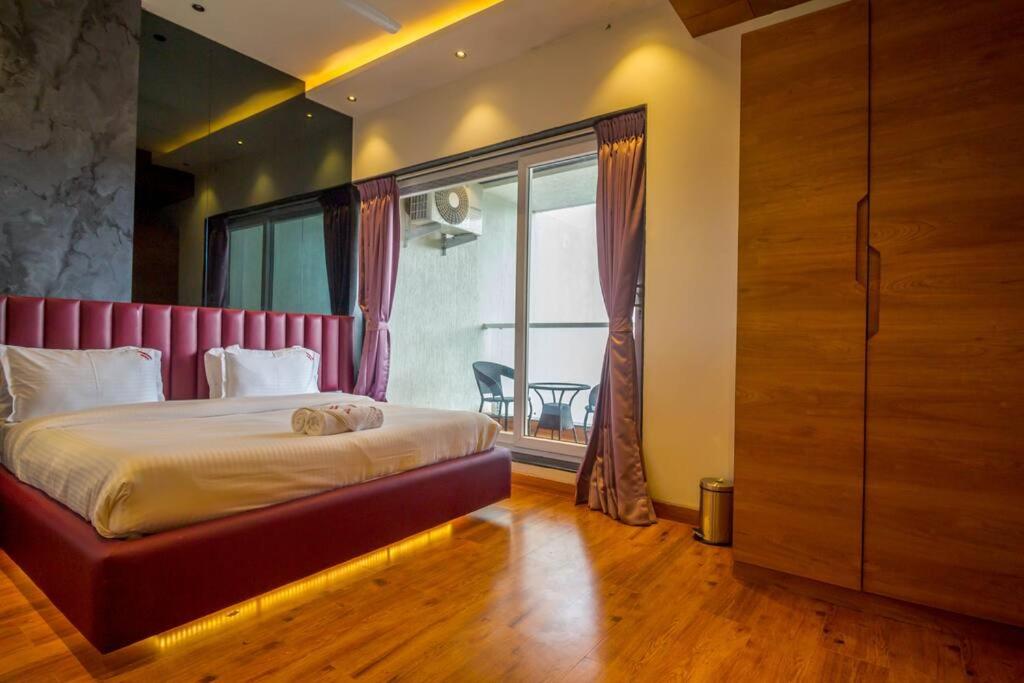 Celebrity Villa