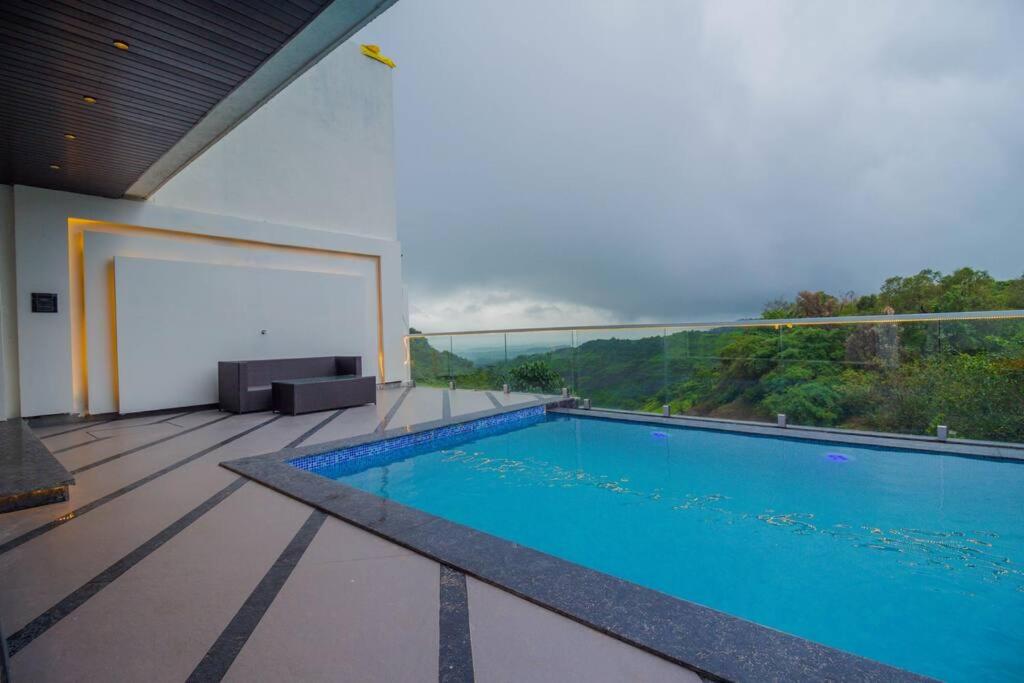 Celebrity Villa
