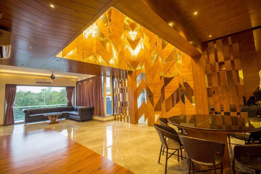 Celebrity Villa