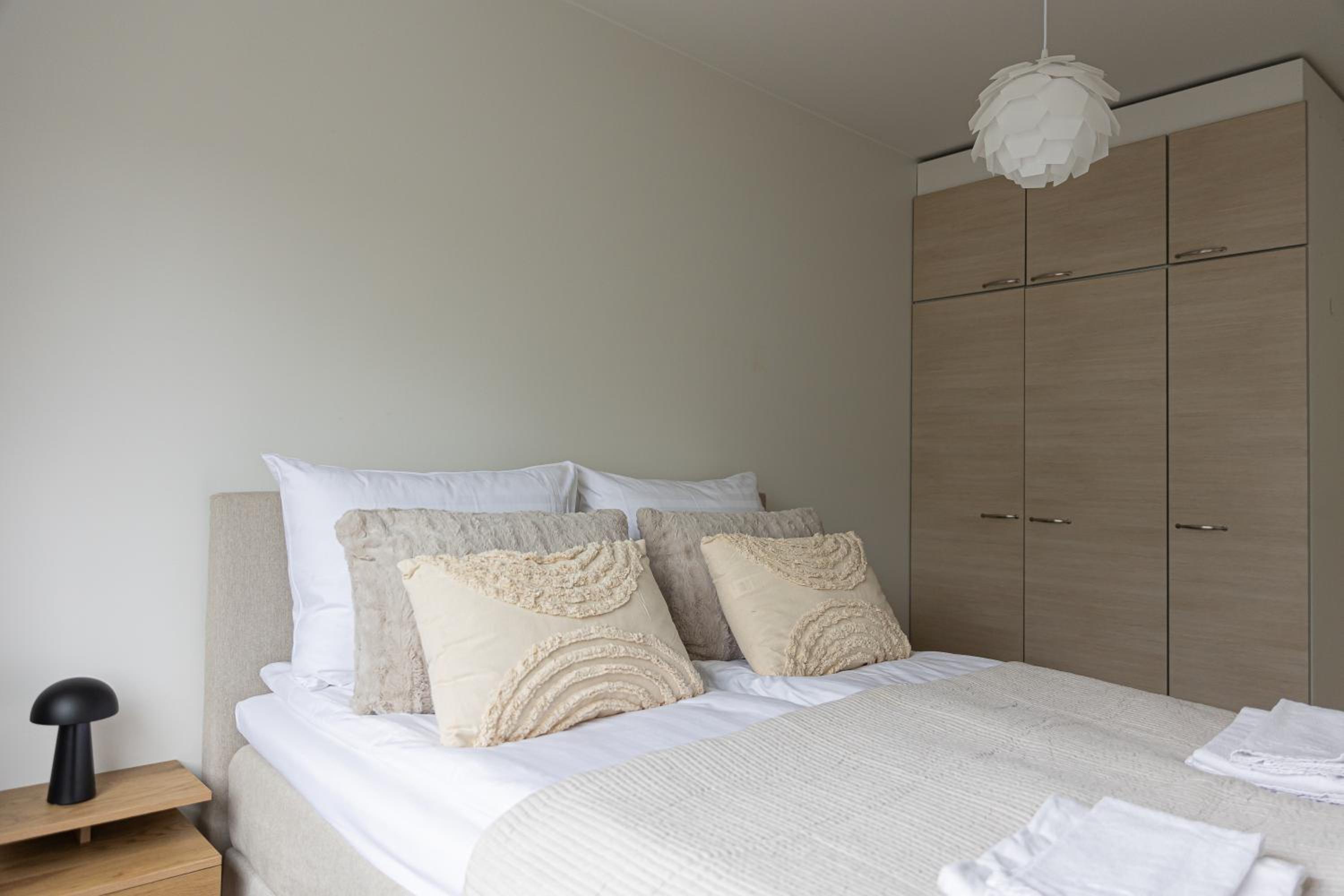 Aurora Central Suite IV By BookLapland