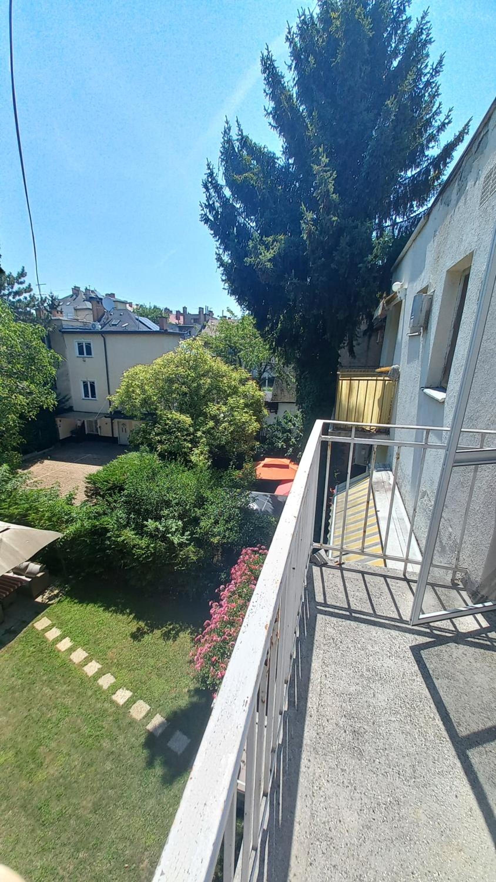 Bambusz Apartman with parking
