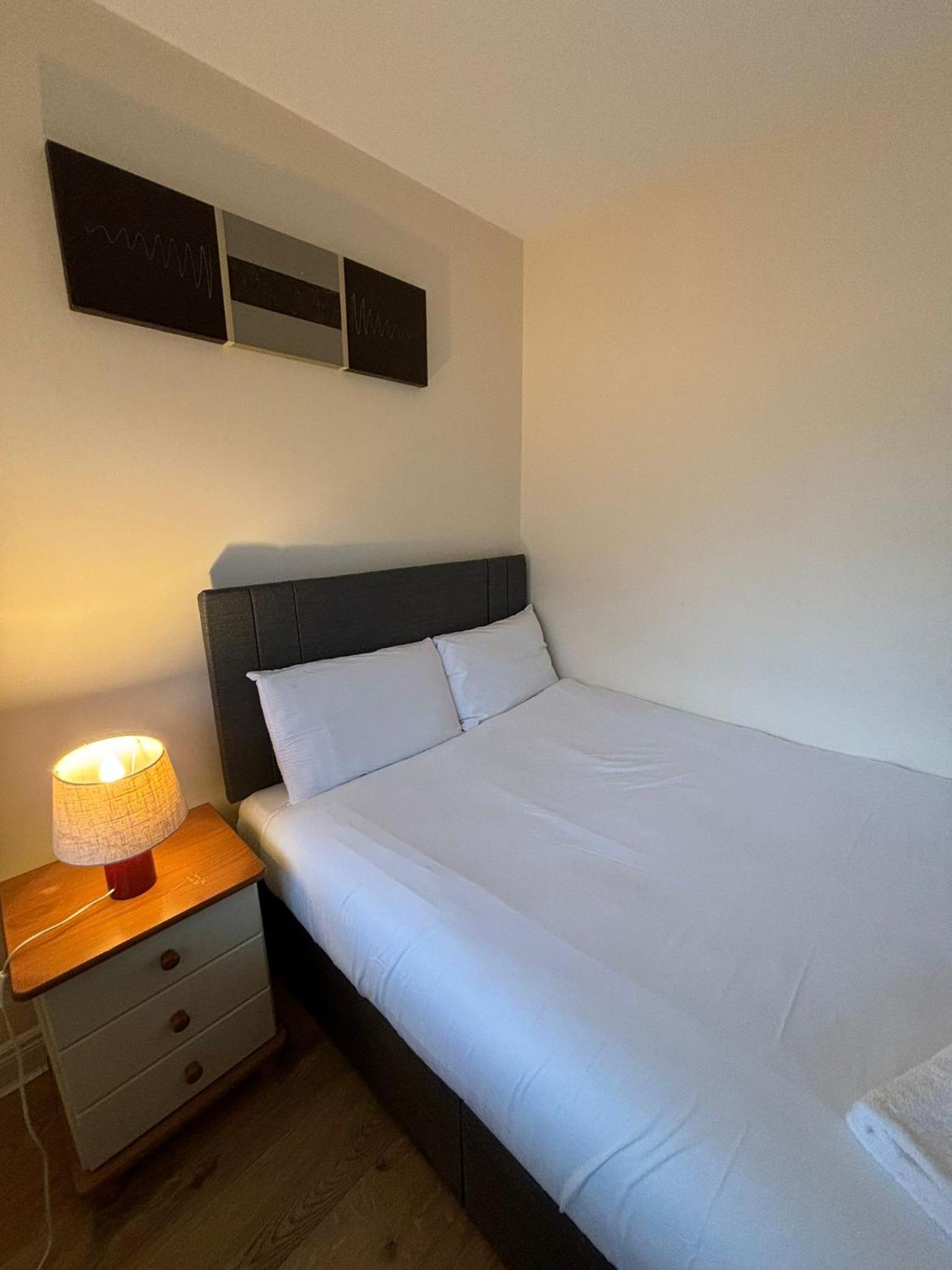 Athlone Vacations - Five Bedroom Apartment Athlone - Property Image 3