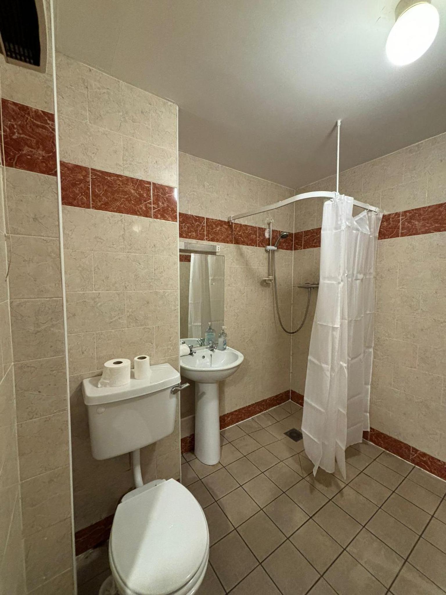 Athlone Vacations - Five Bedroom Apartment Athlone - Property Image 6