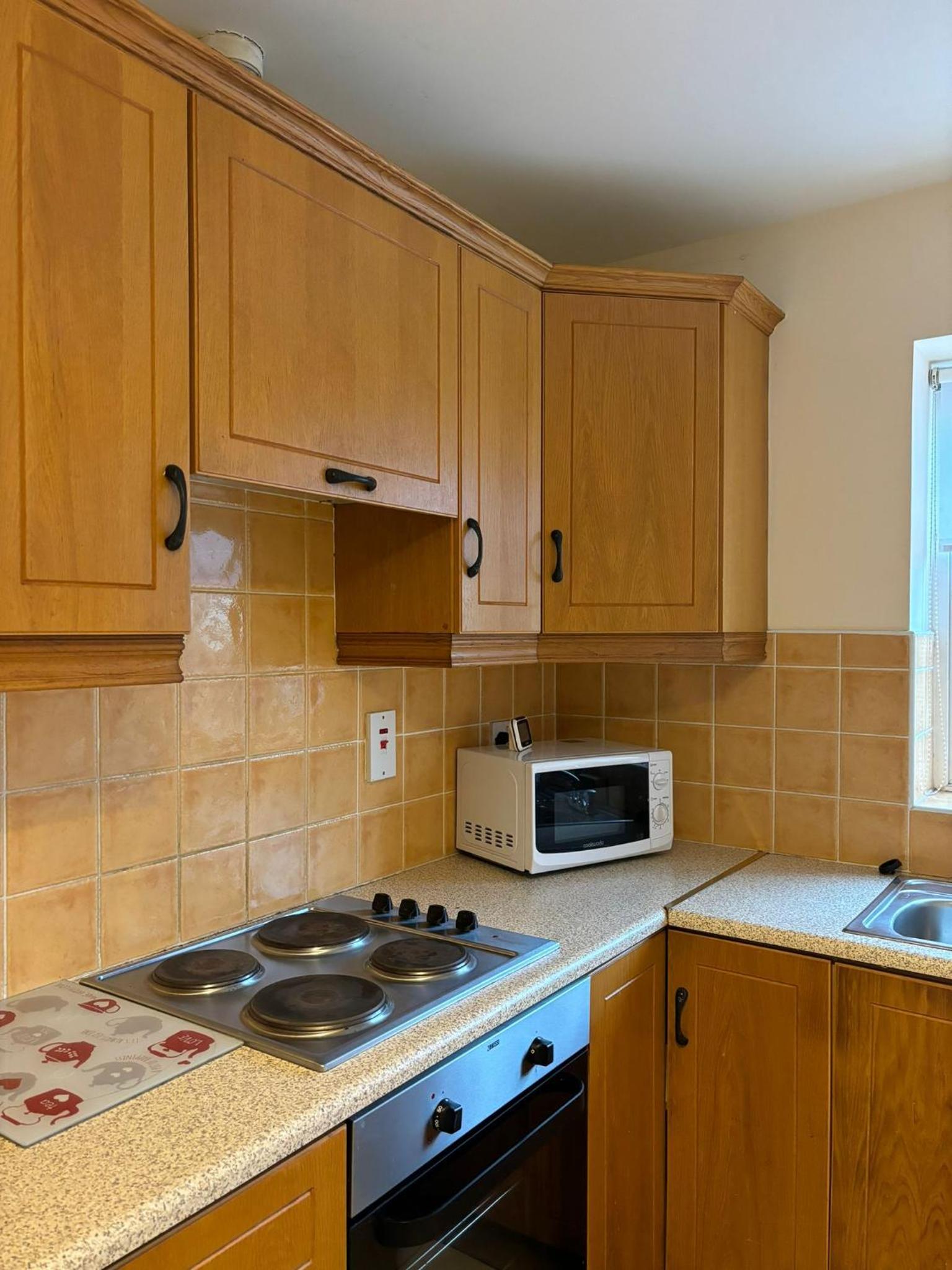 Athlone Vacations - Five Bedroom Apartment Athlone - Property Image 5