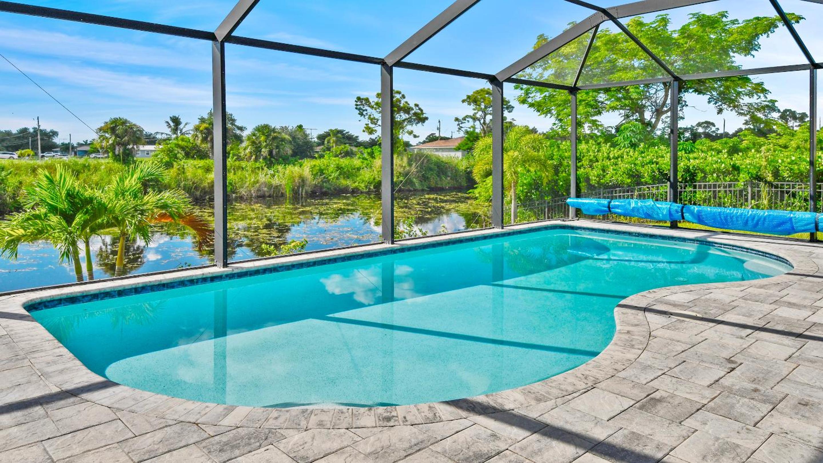 Phoenix quite Area Pool and great water few view 5