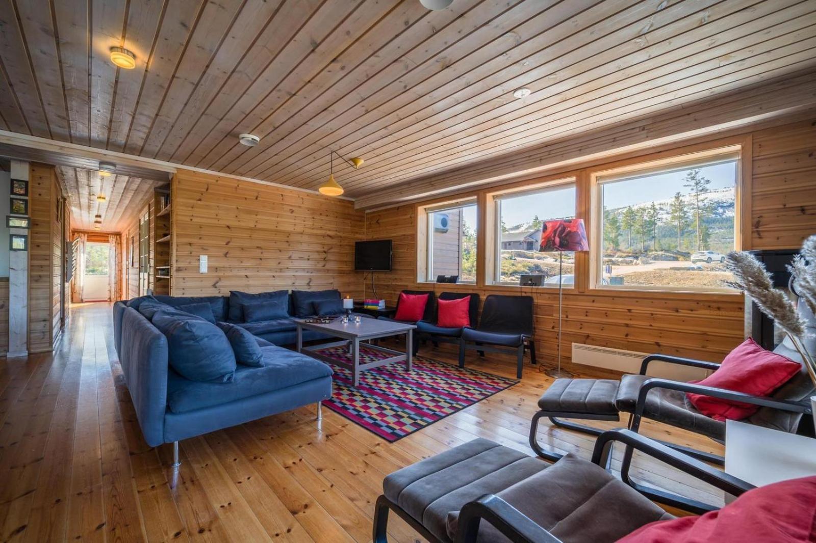 Lakehouse - 14p - With Sauna & By the Water