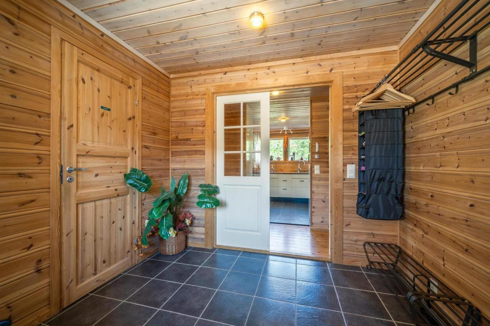 Lakehouse - 14p - With Sauna & By the Water